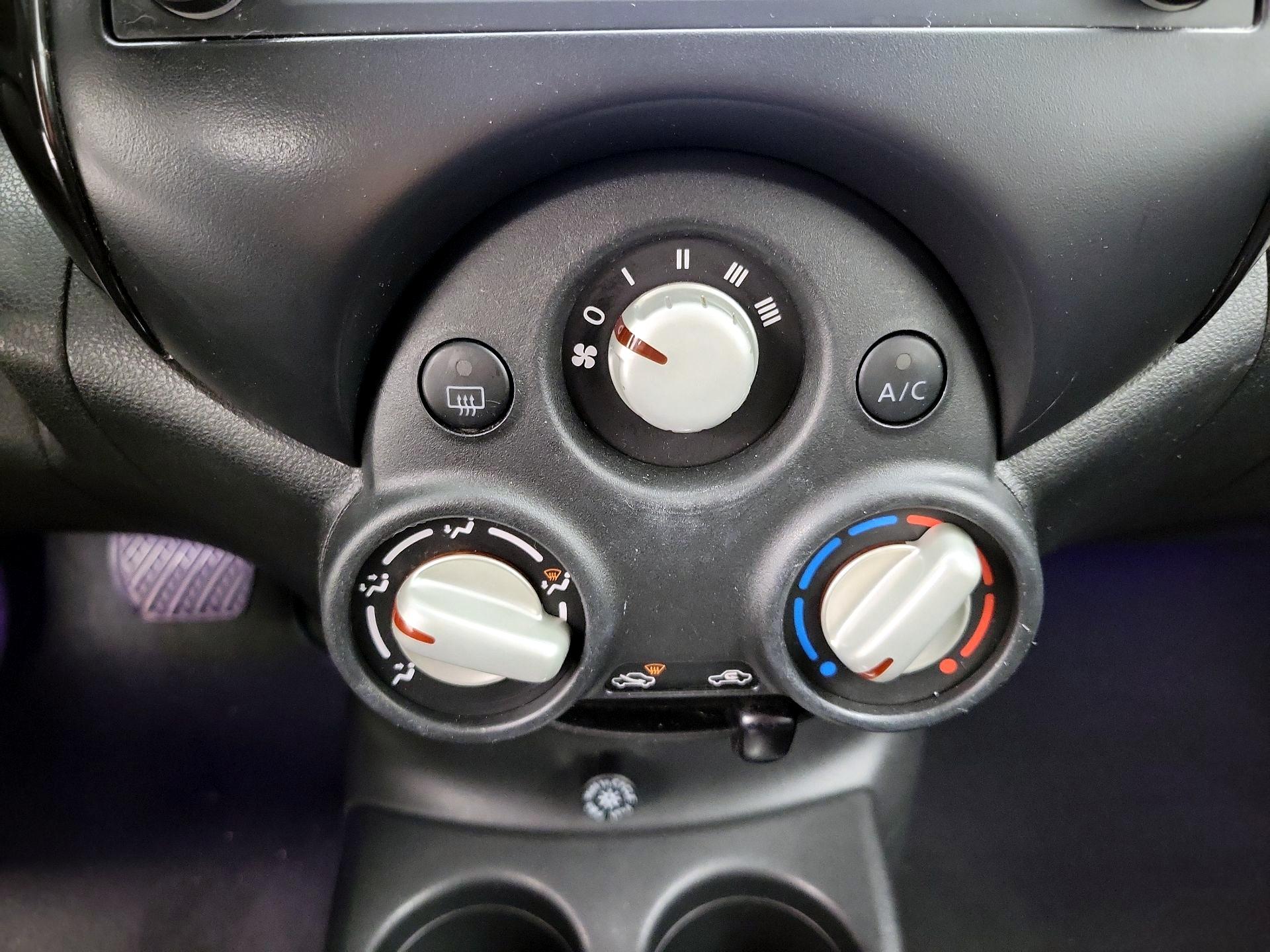 Thumbnail: 2014 Nissan Versa Note - 17
