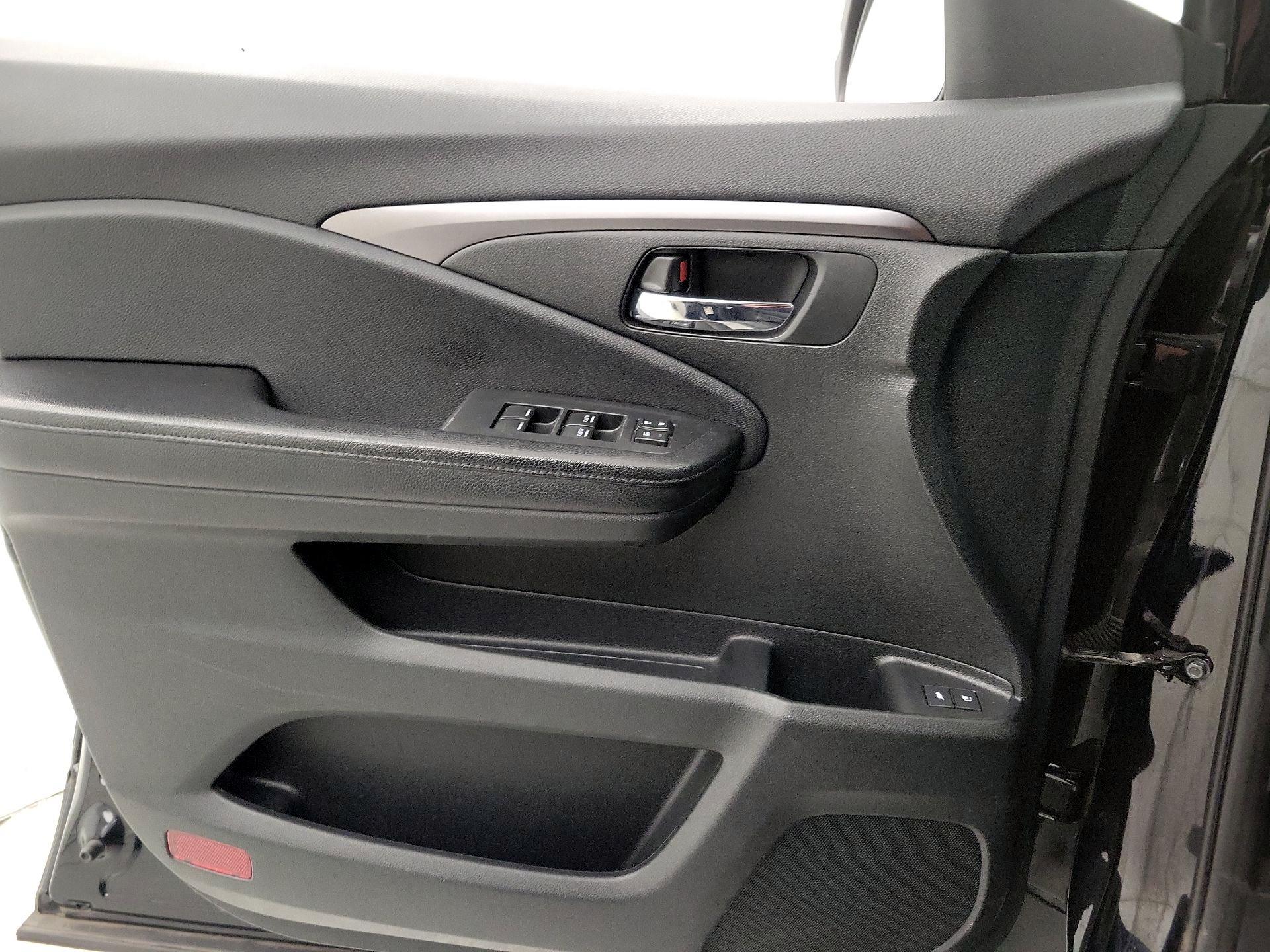 Thumbnail: 2017 Honda Pilot - 12