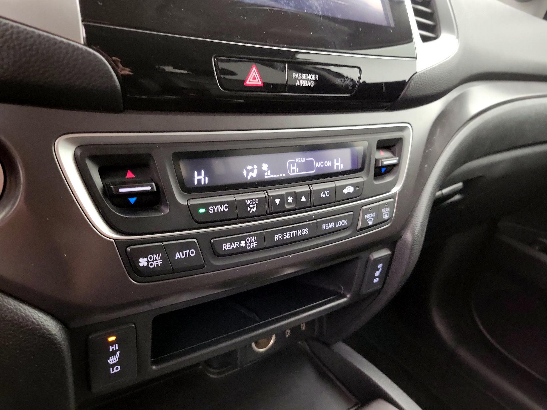 Thumbnail: 2017 Honda Pilot - 16