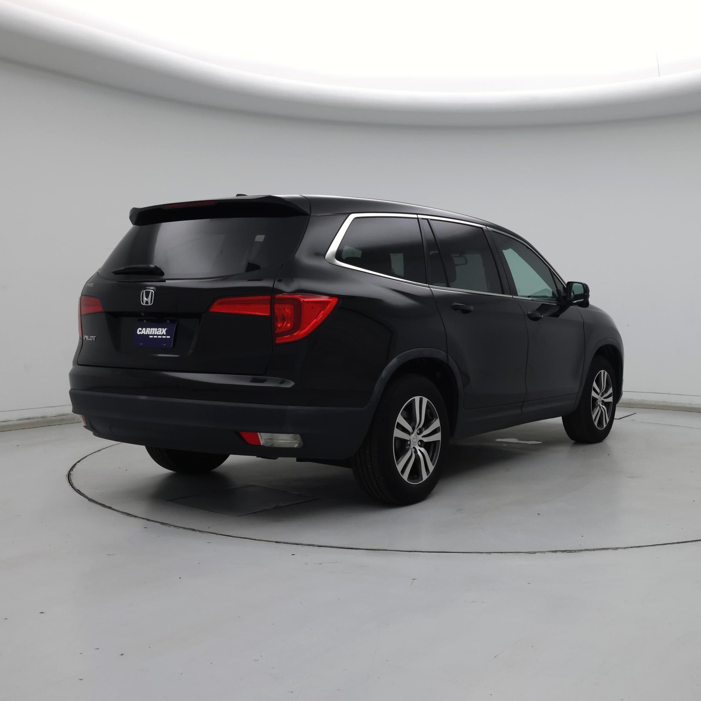 Thumbnail: 2017 Honda Pilot - 8
