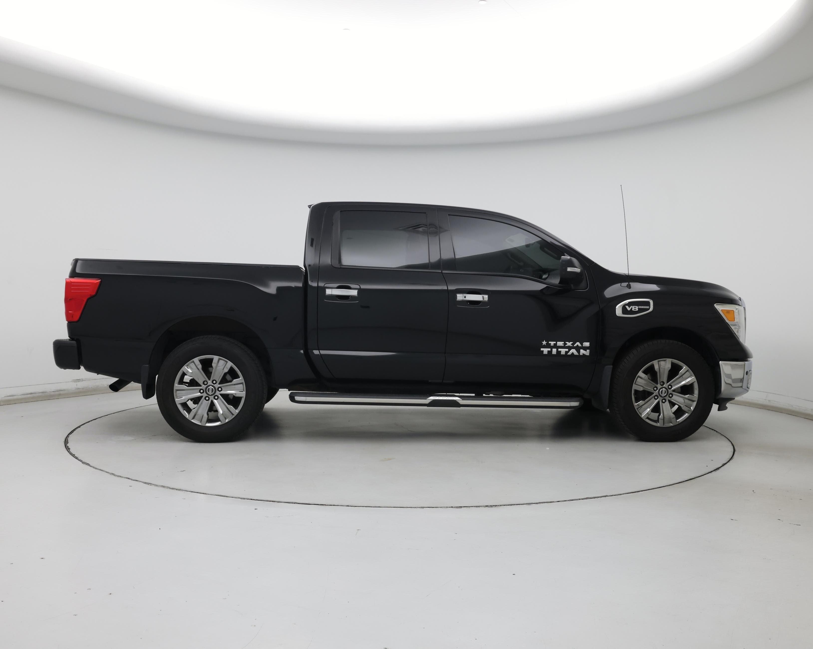 Thumbnail: 2017 Nissan Titan - 7