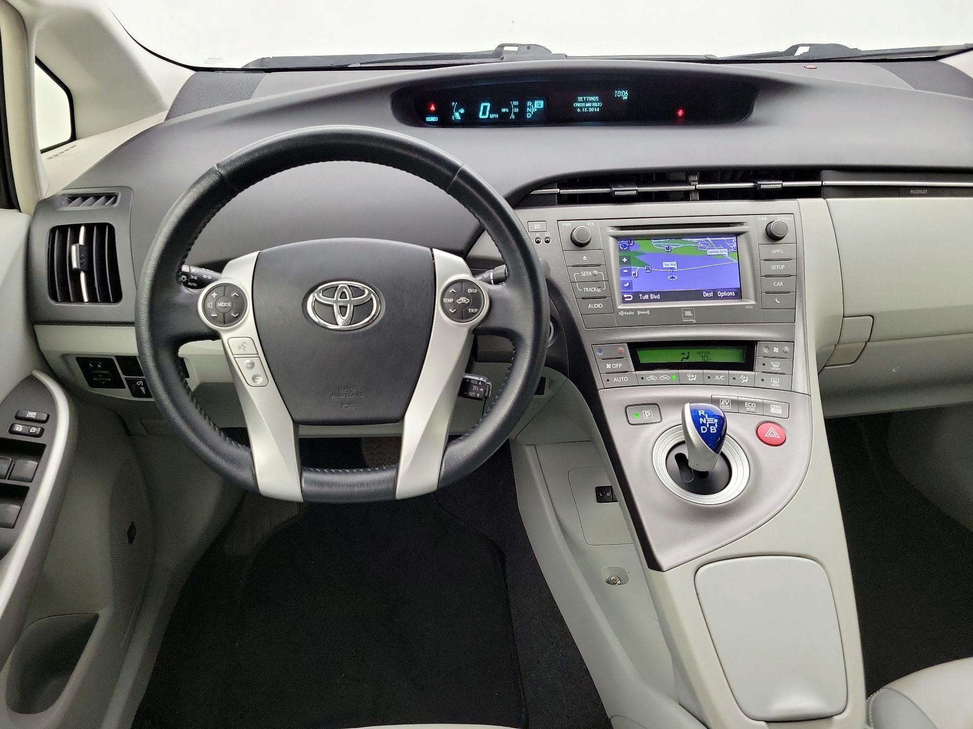 Thumbnail: 2014 Toyota Prius - 10