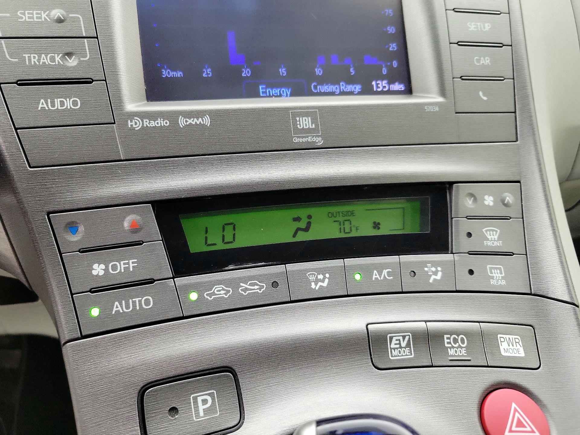 Thumbnail: 2014 Toyota Prius - 17