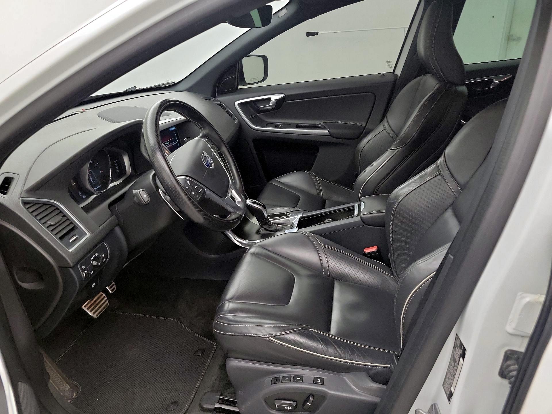 Thumbnail: 2017 Volvo XC60 - 9