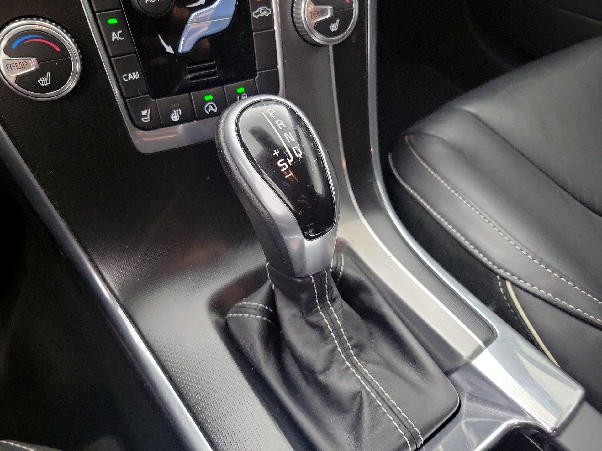 Thumbnail: 2017 Volvo XC60 - 15