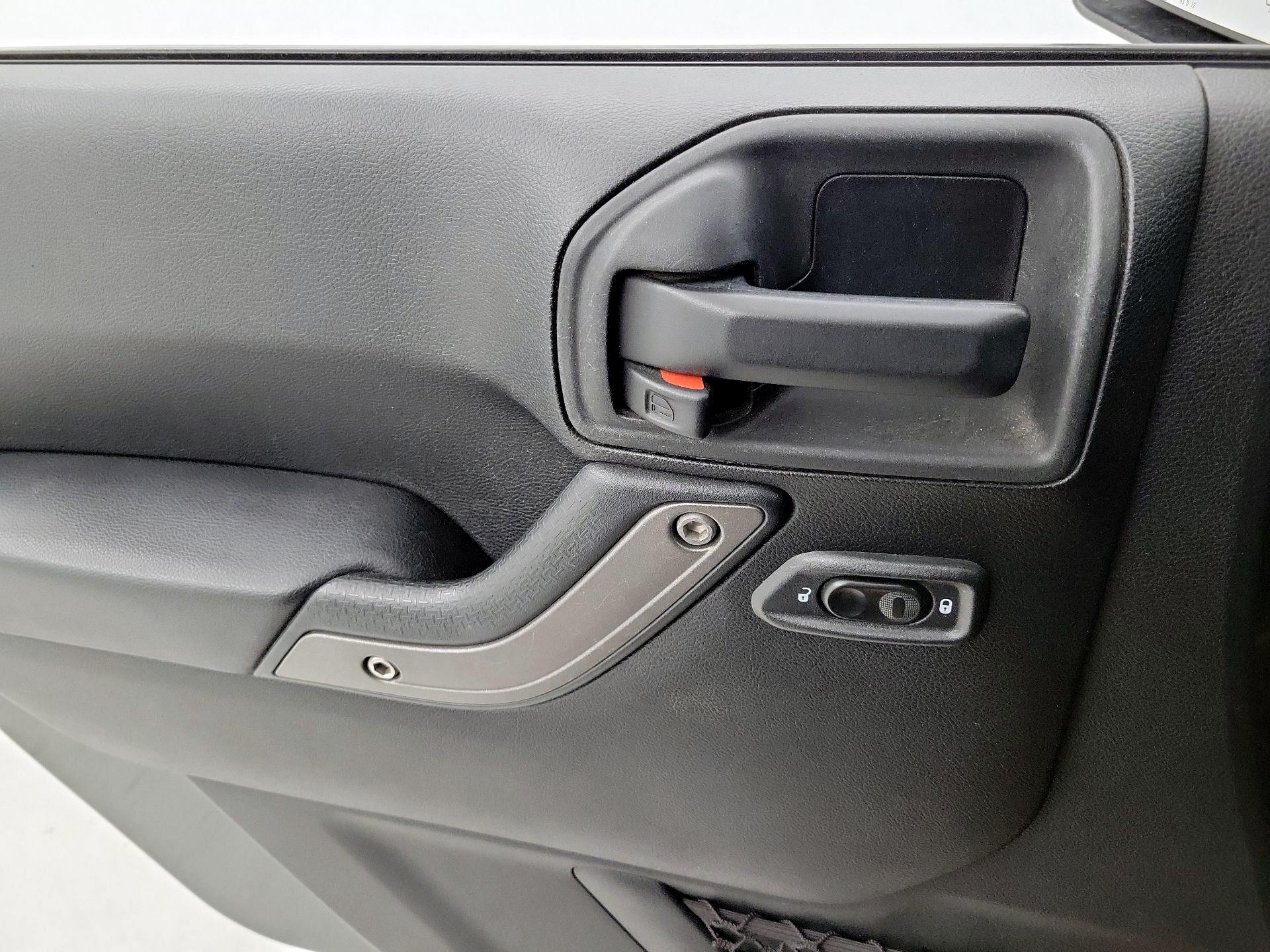 Thumbnail: 2013 Jeep Wrangler - 12
