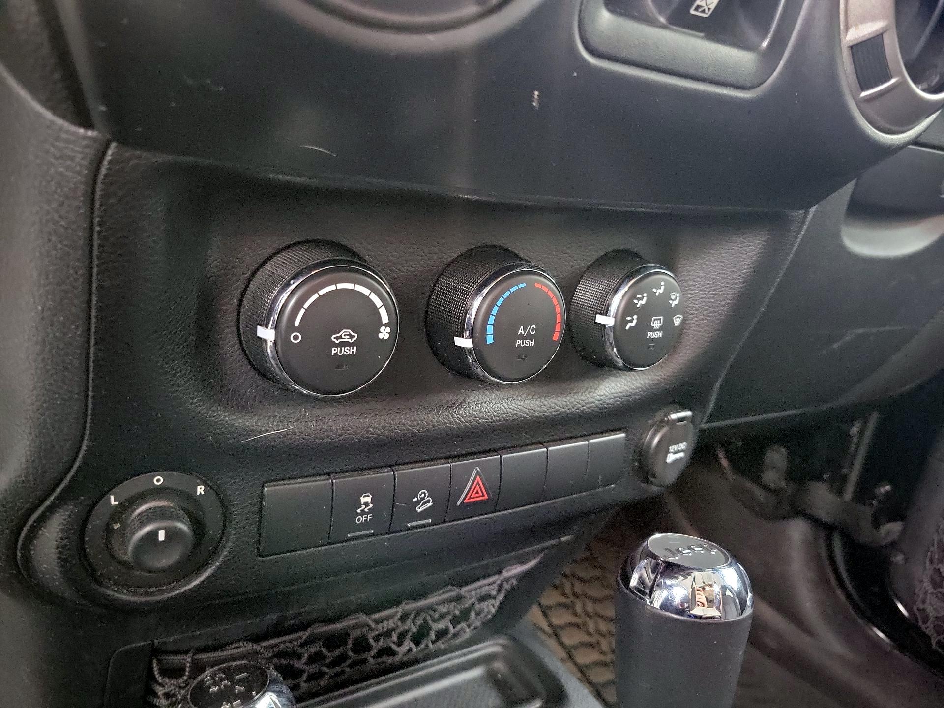 Thumbnail: 2013 Jeep Wrangler - 14