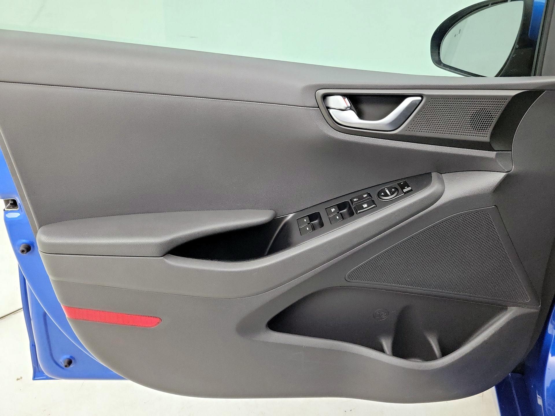 Thumbnail: 2018 Hyundai Ioniq - 12