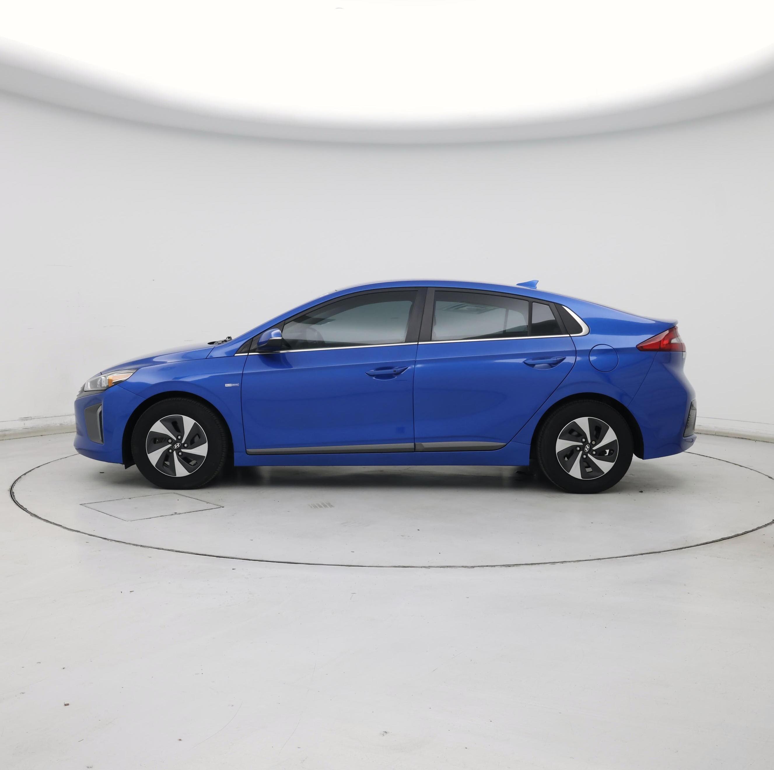 Thumbnail: 2018 Hyundai Ioniq - 3