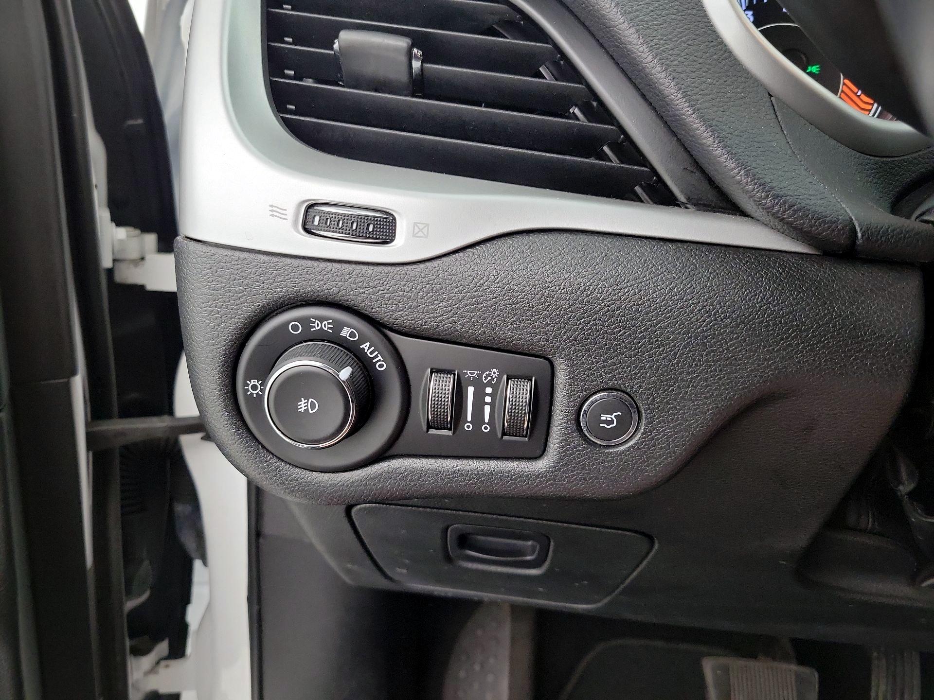 Thumbnail: 2015 Jeep Cherokee - 13