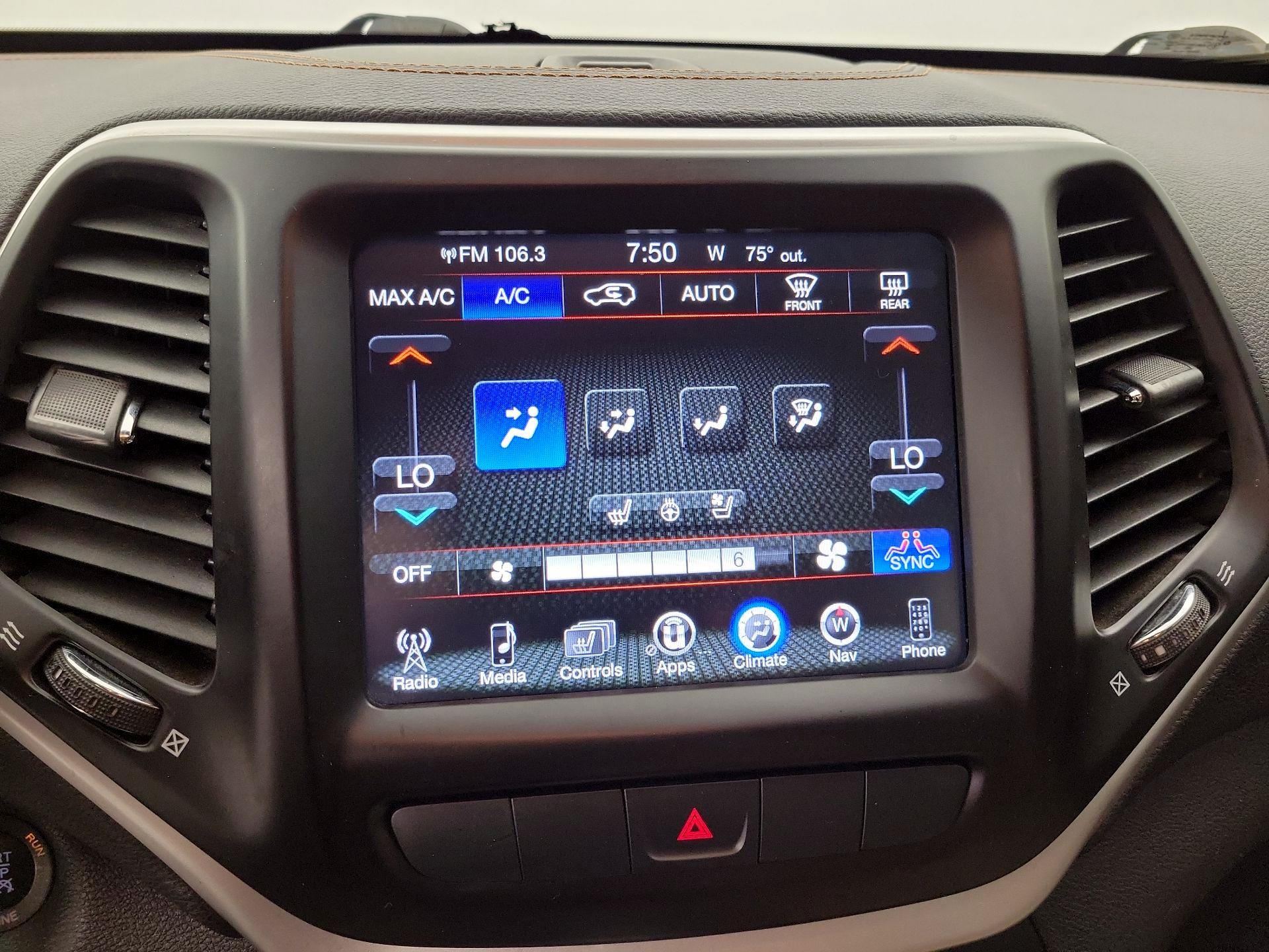 Thumbnail: 2015 Jeep Cherokee - 17