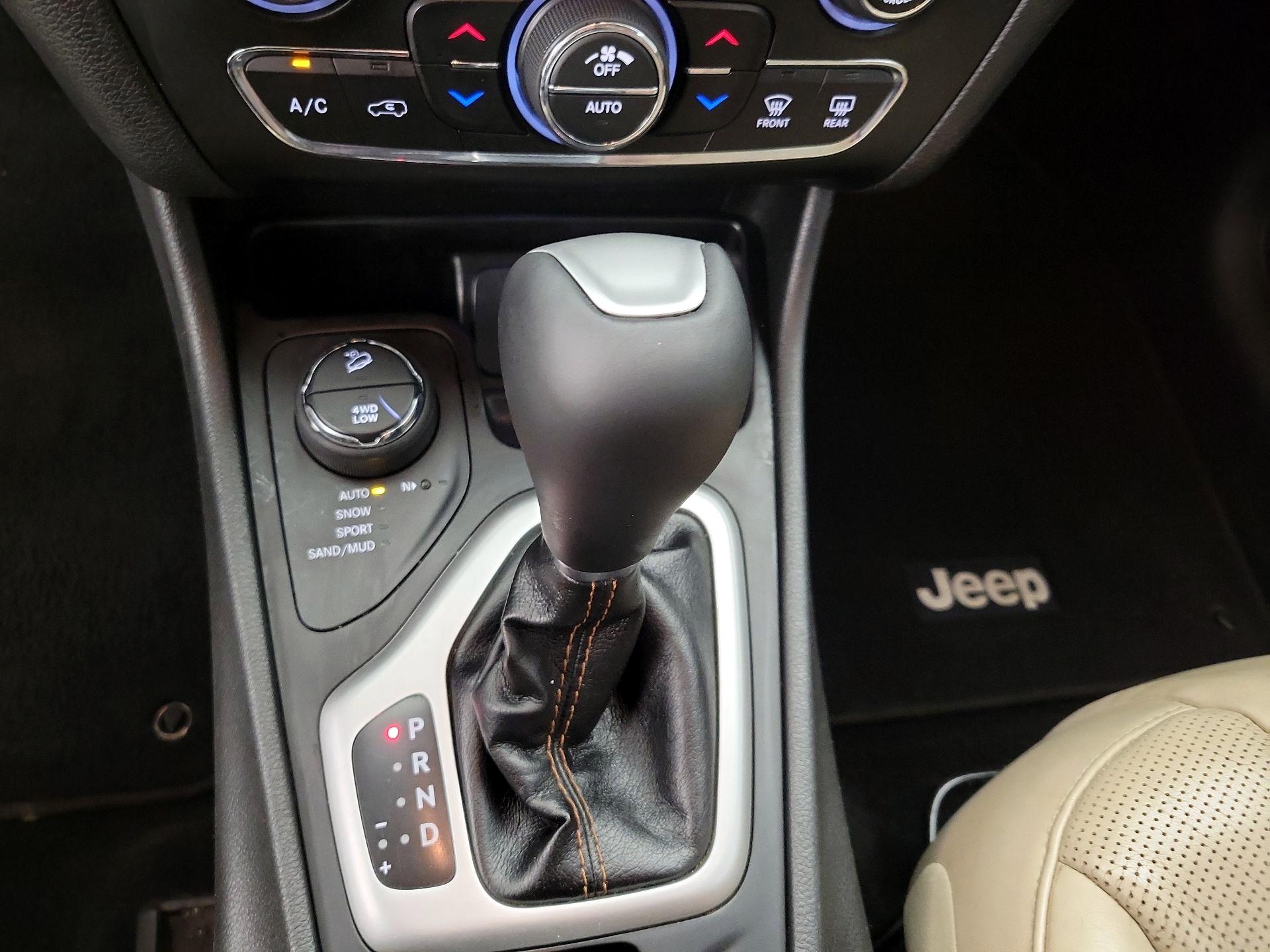Thumbnail: 2015 Jeep Cherokee - 18