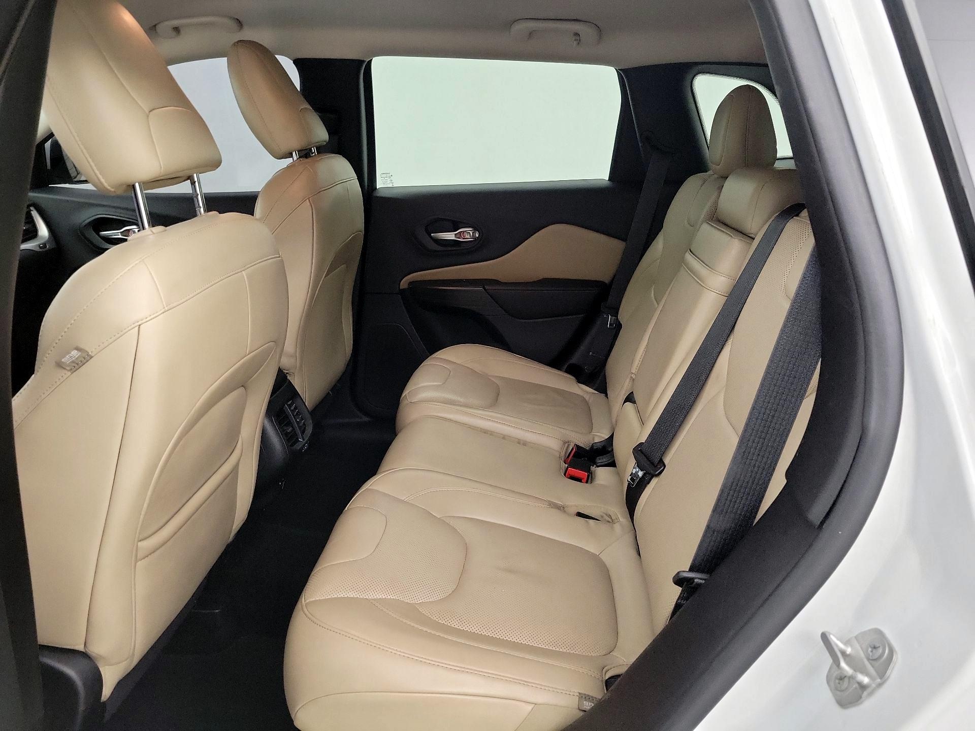 Thumbnail: 2015 Jeep Cherokee - 20