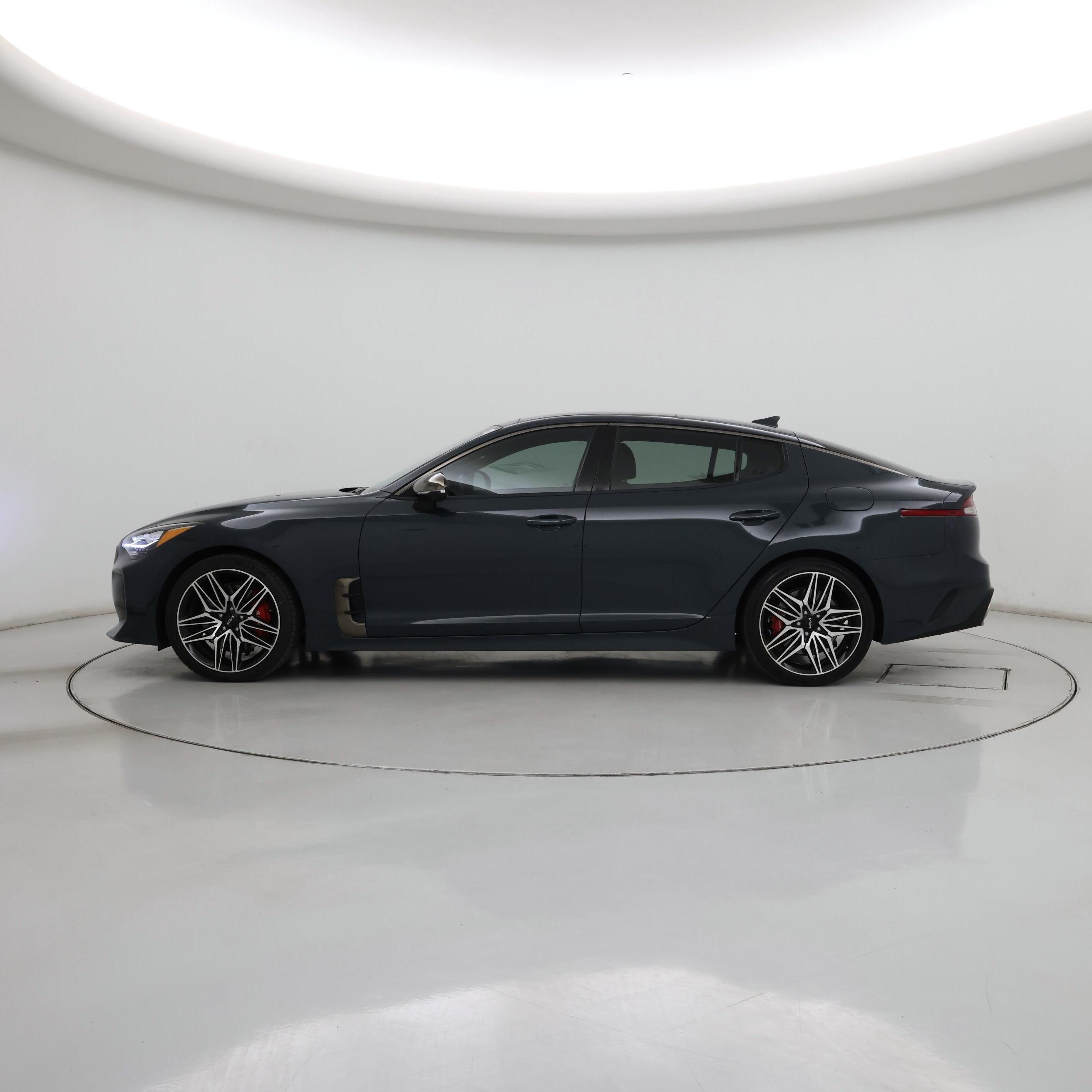 Thumbnail: 2022 Kia Stinger - 3