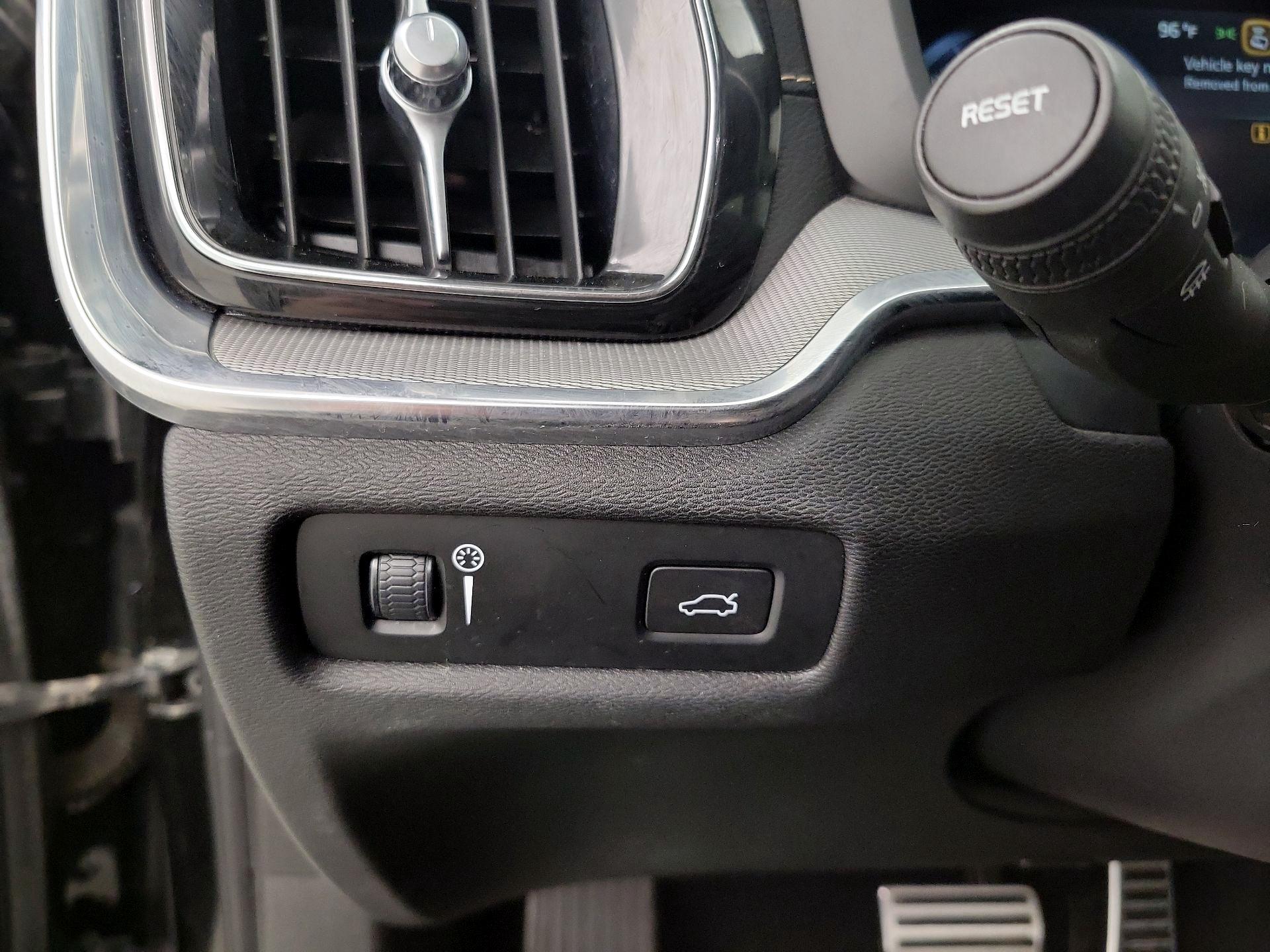 Thumbnail: 2020 Volvo S60 - 13