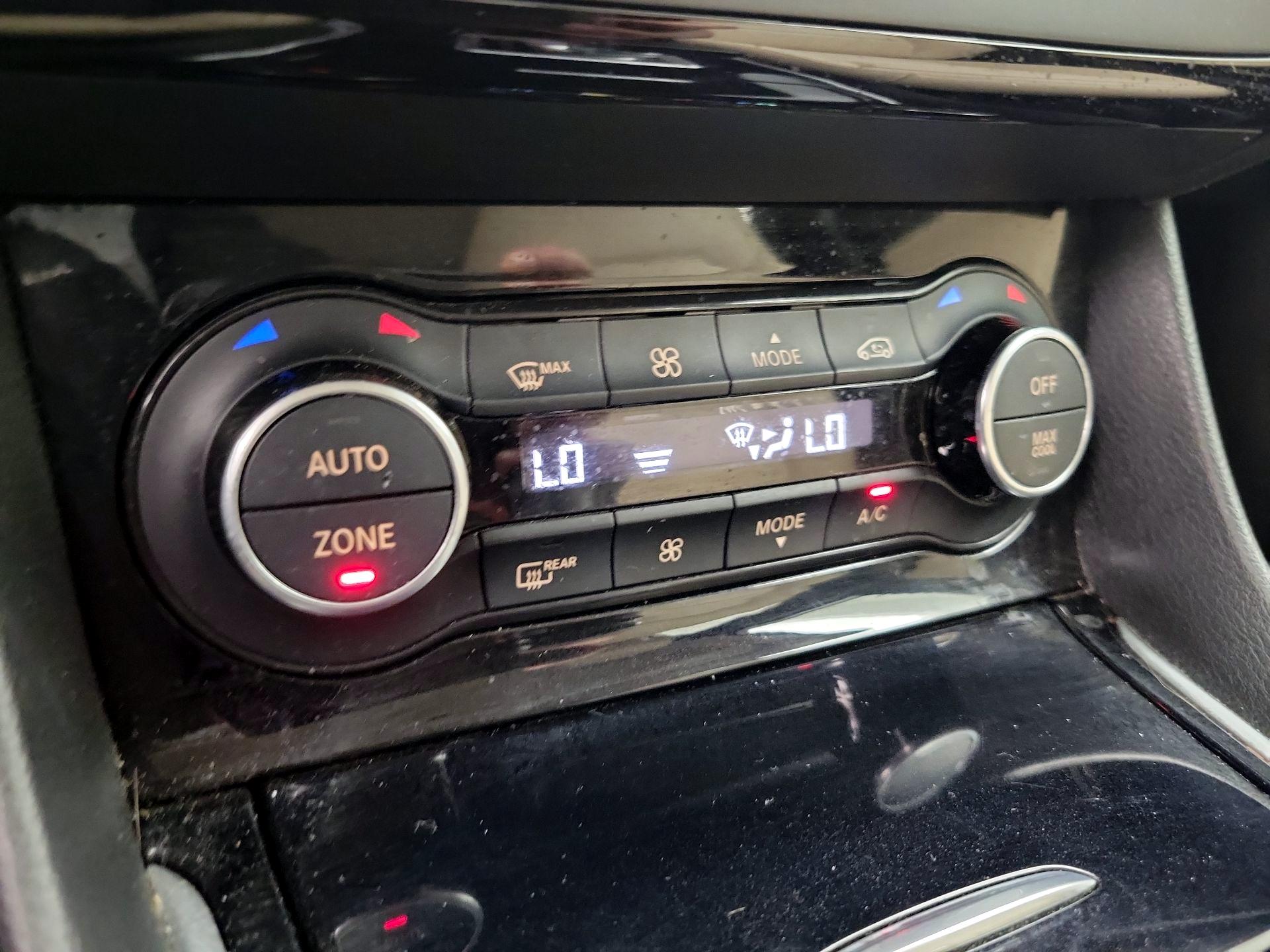 Thumbnail: 2018 INFINITI QX30 - 16