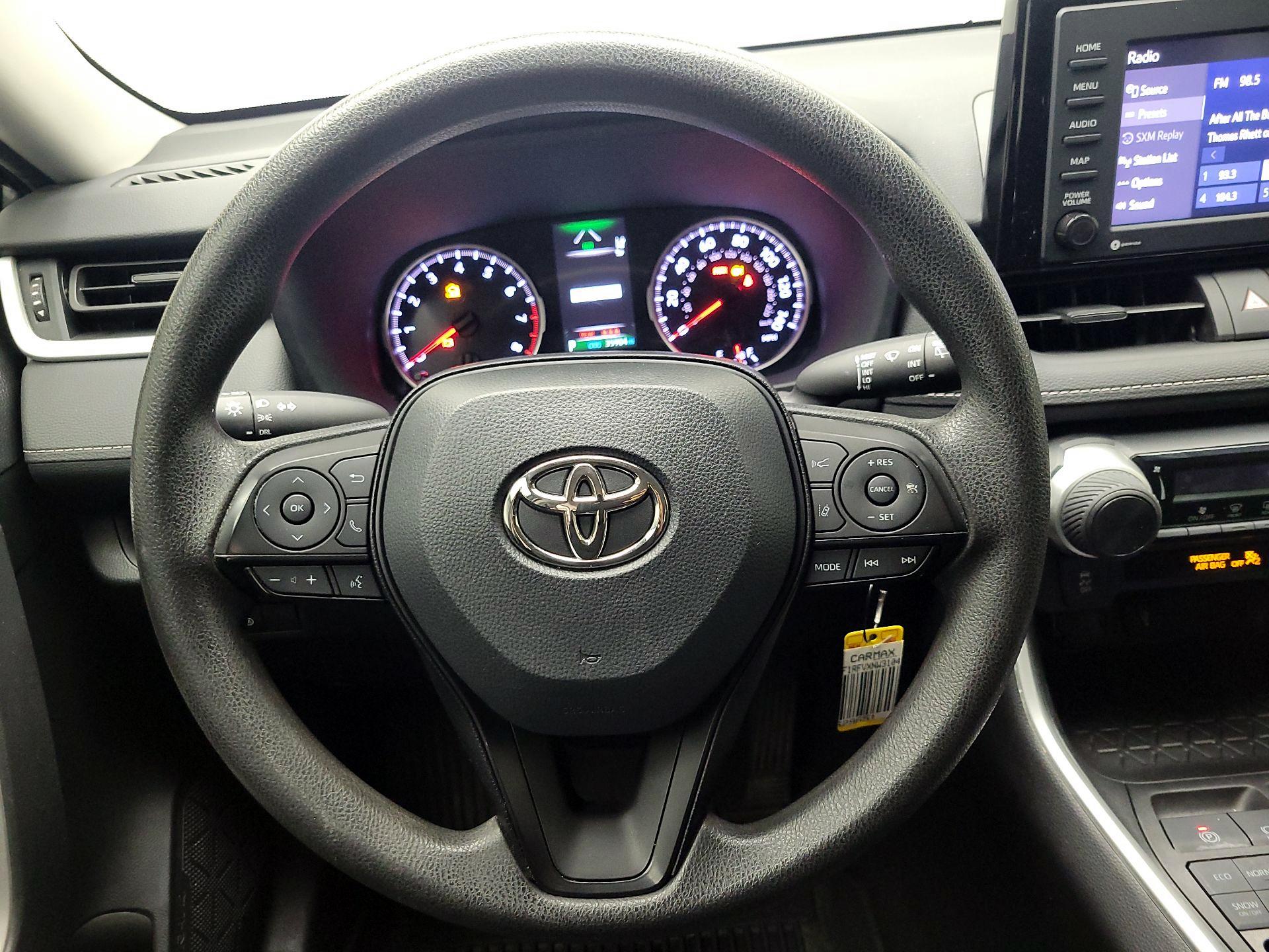 Thumbnail: 2022 Toyota RAV4 - 10