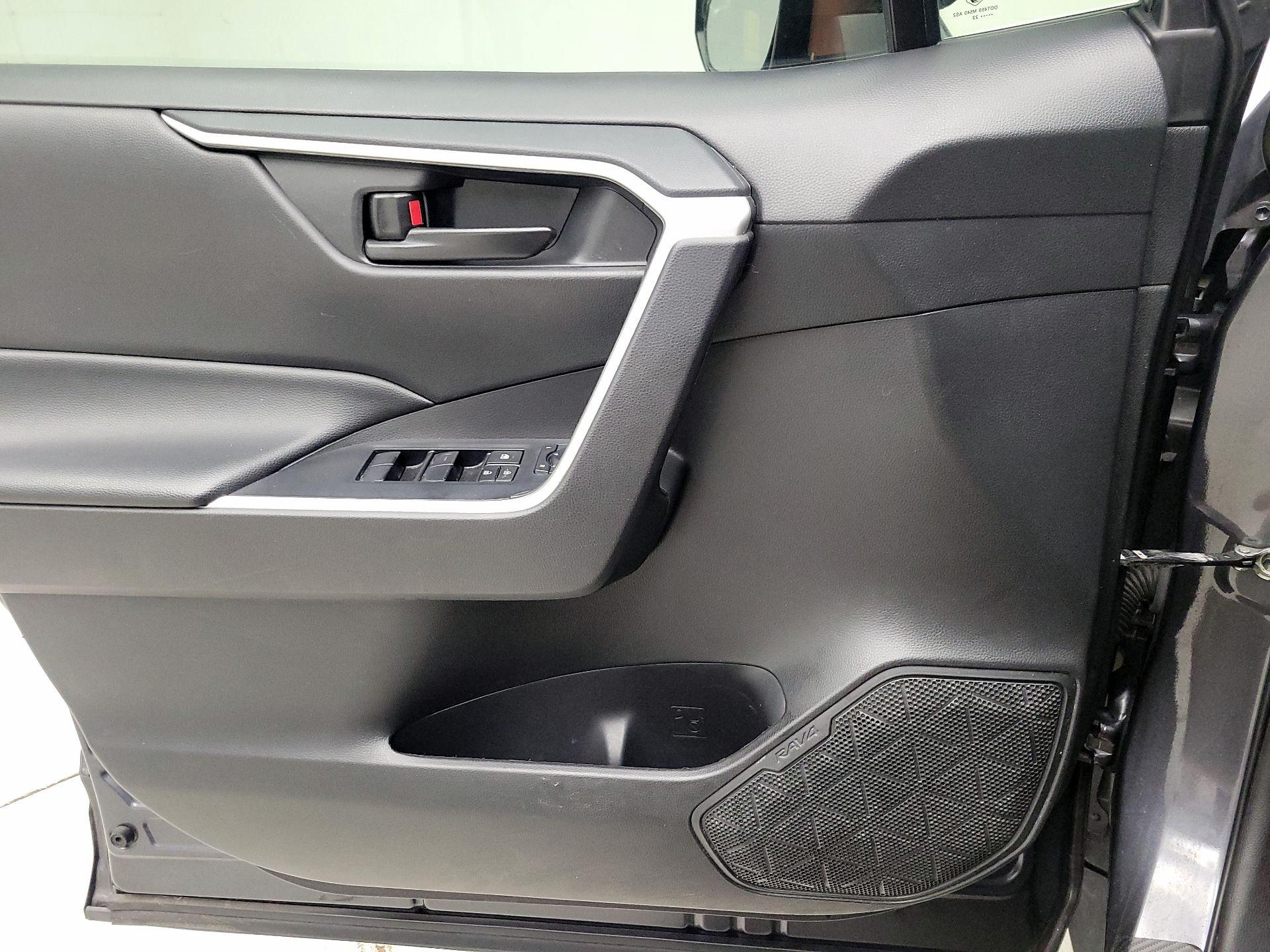 Thumbnail: 2022 Toyota RAV4 - 12