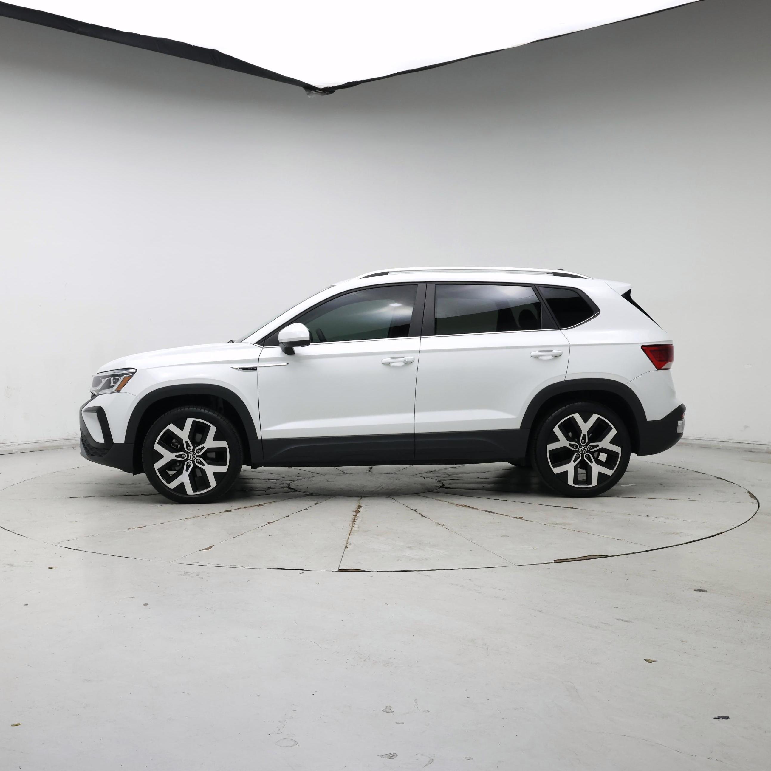Thumbnail: 2022 Volkswagen Taos - 3
