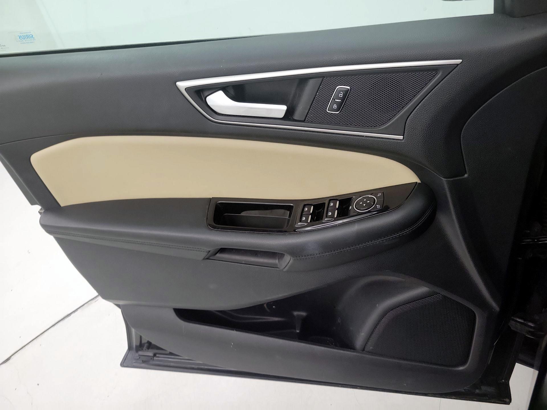 Thumbnail: 2016 Ford Edge - 12
