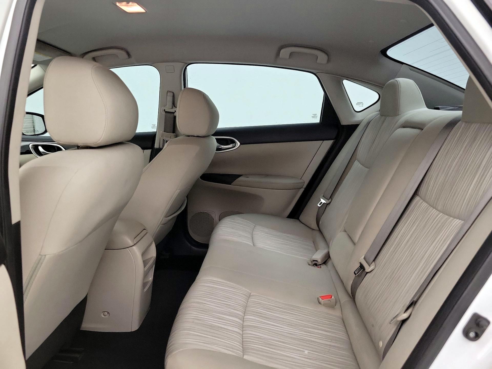 Thumbnail: 2016 Nissan Sentra - 19