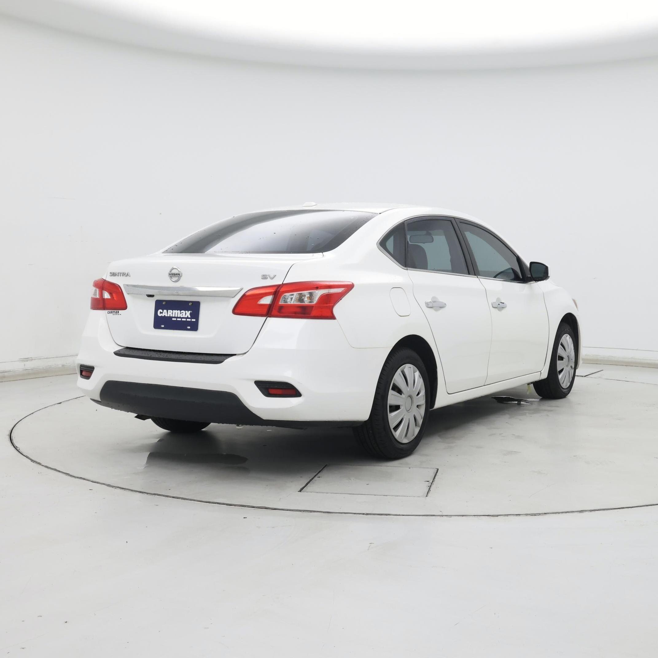 Thumbnail: 2016 Nissan Sentra - 8