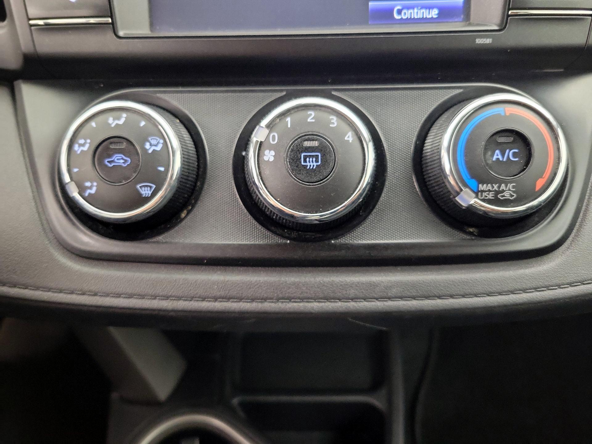 Thumbnail: 2016 Toyota RAV4 - 16