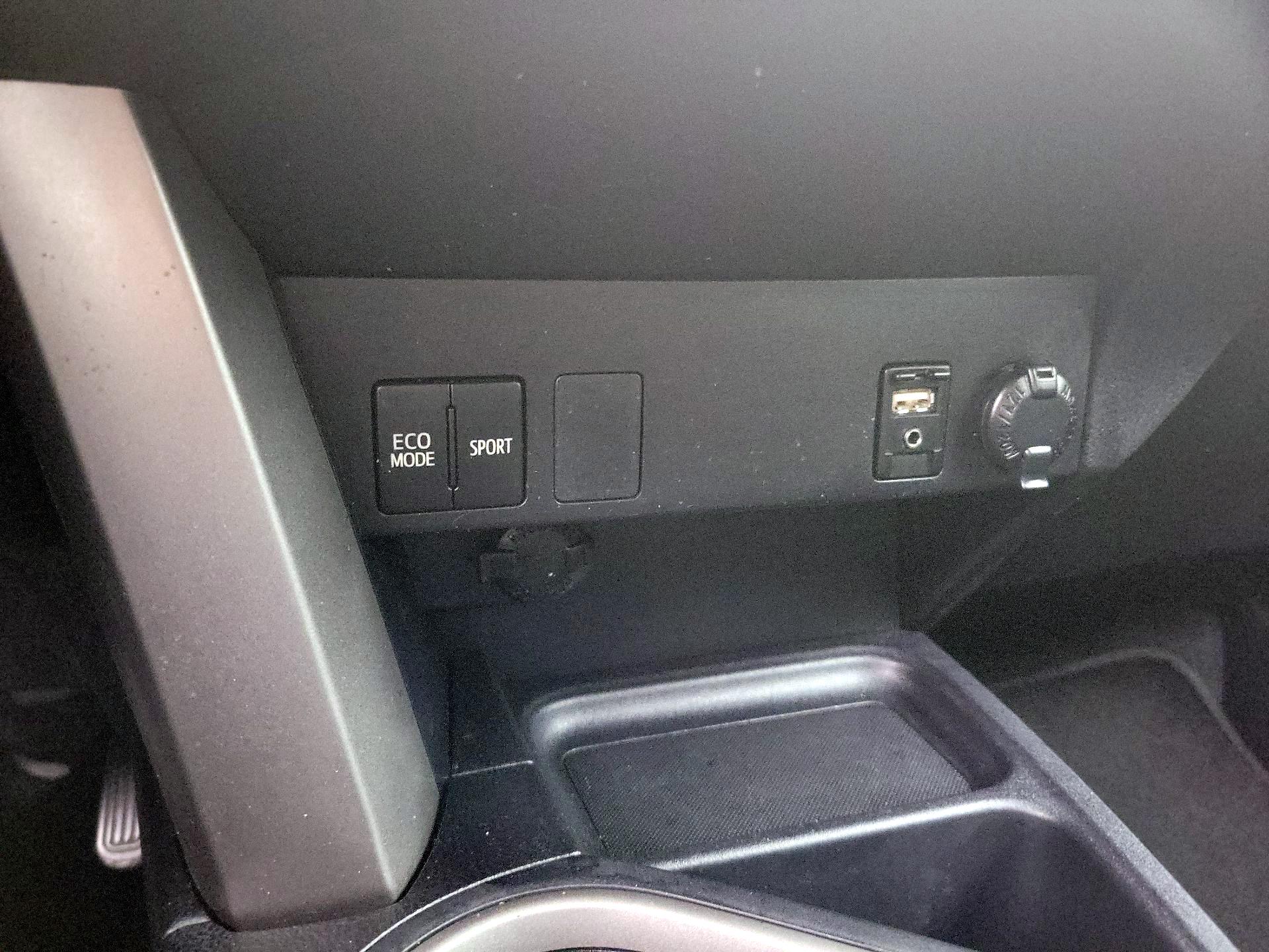 Thumbnail: 2016 Toyota RAV4 - 18
