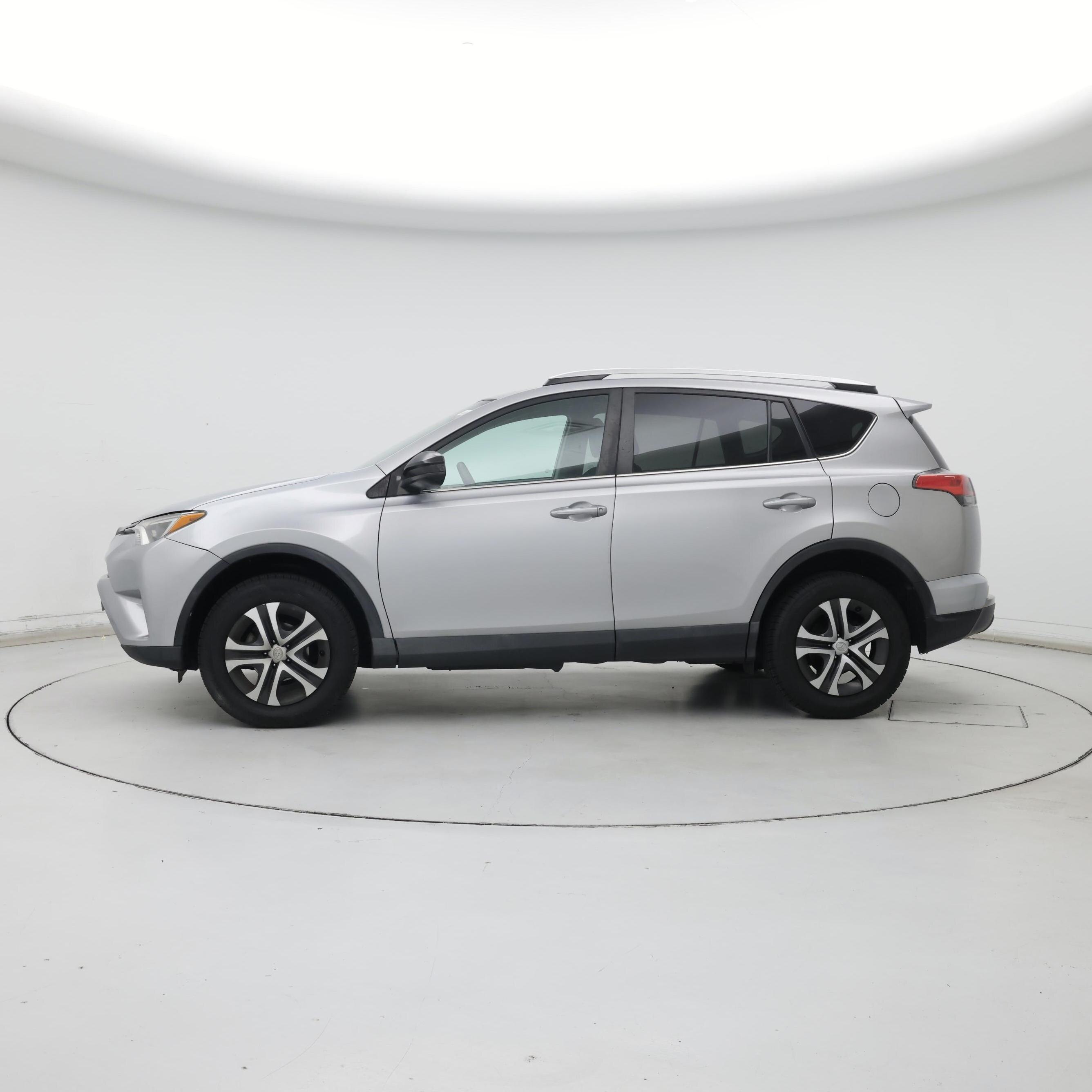 Thumbnail: 2016 Toyota RAV4 - 3