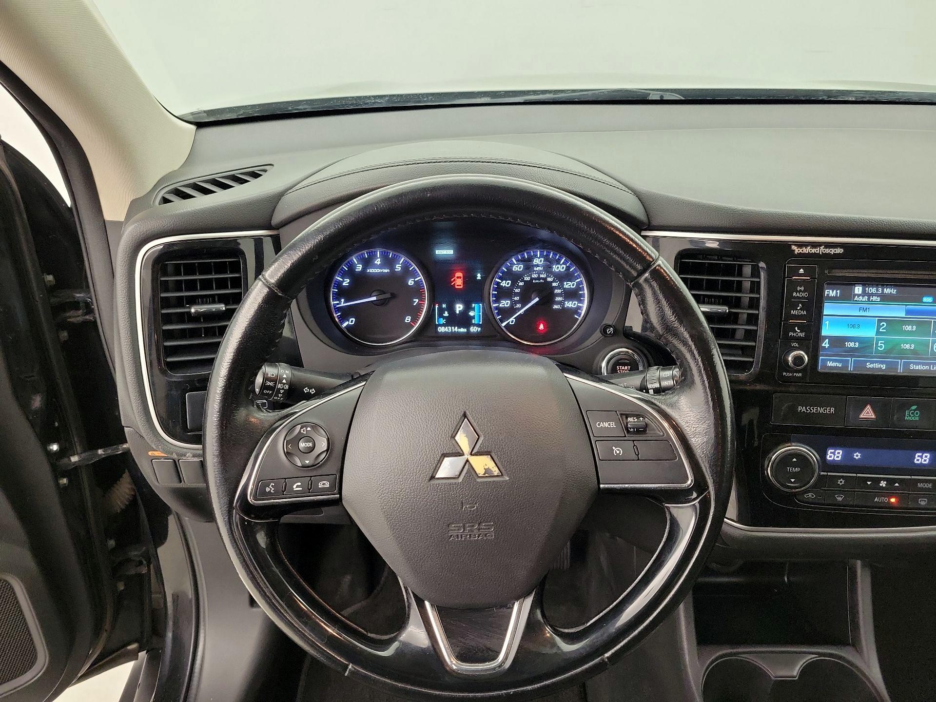 Thumbnail: 2016 Mitsubishi Outlander - 10