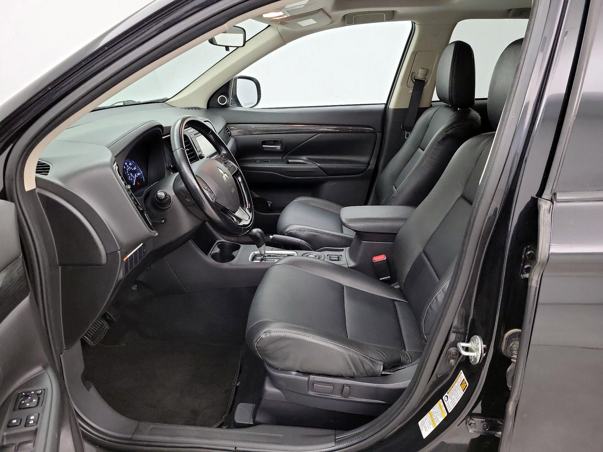 Thumbnail: 2016 Mitsubishi Outlander - 11