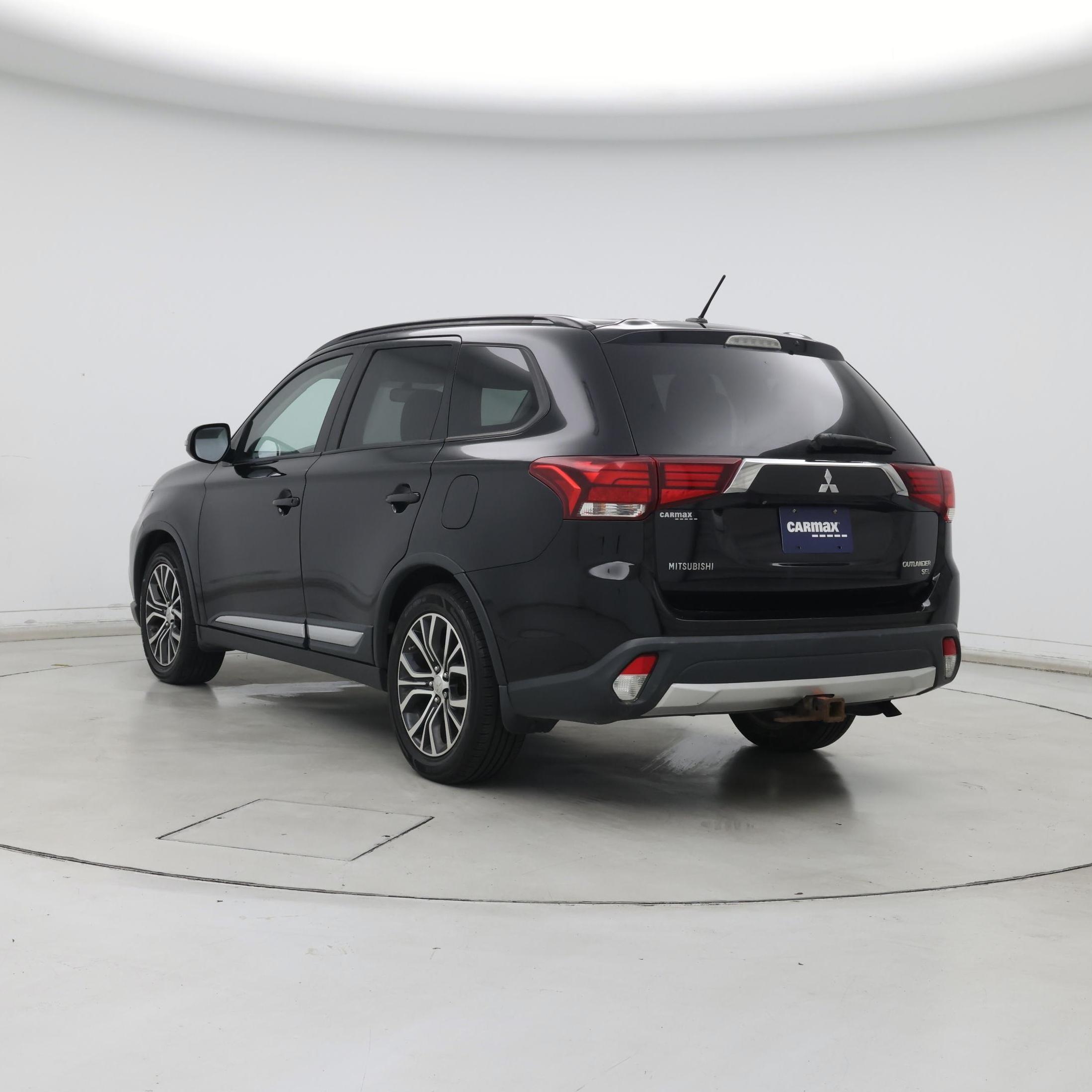 Thumbnail: 2016 Mitsubishi Outlander - 2