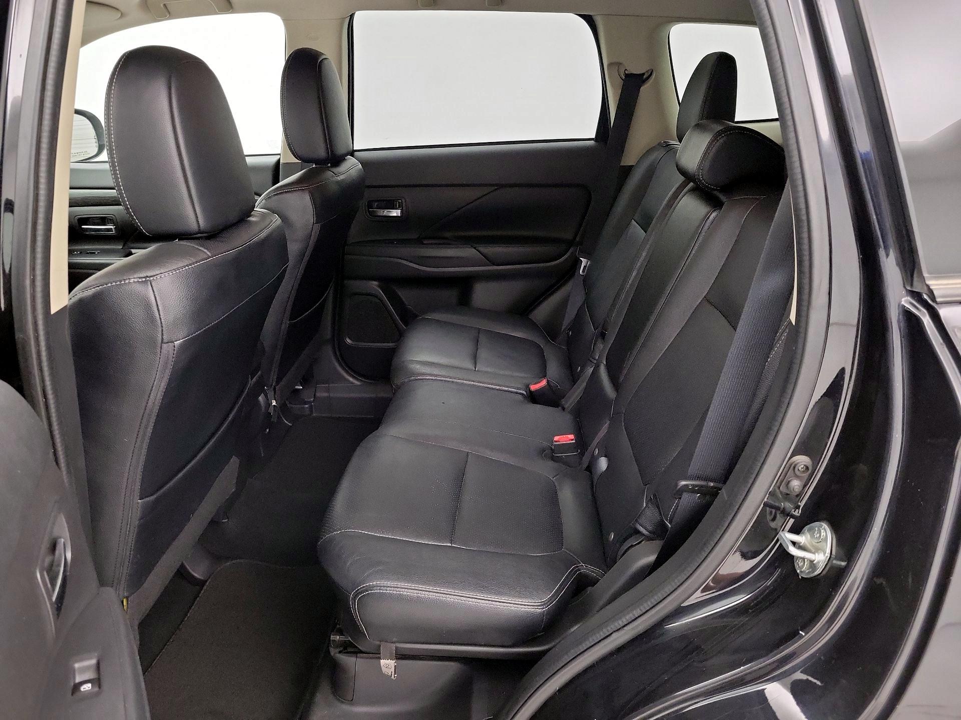 Thumbnail: 2016 Mitsubishi Outlander - 20