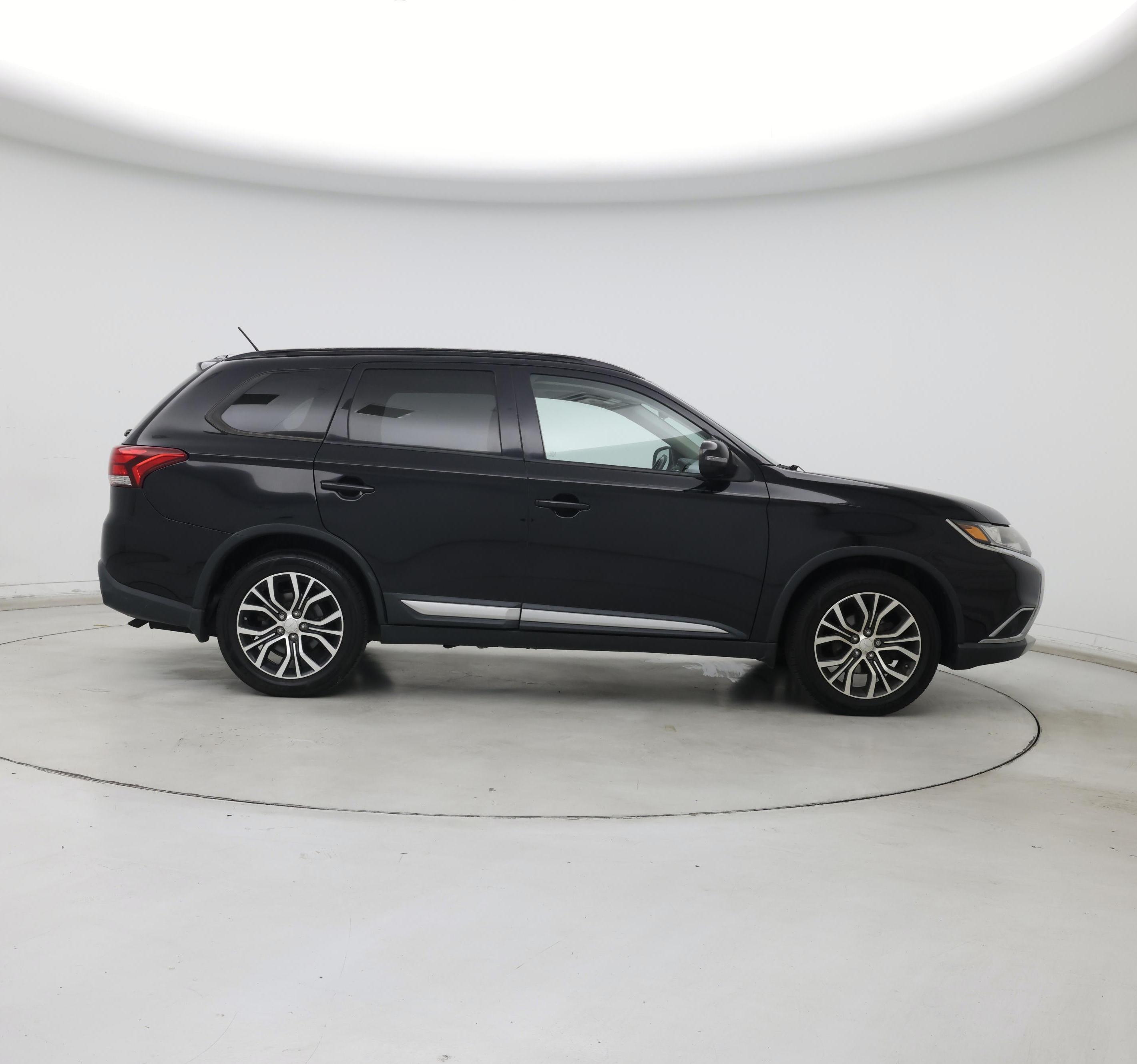 Thumbnail: 2016 Mitsubishi Outlander - 7