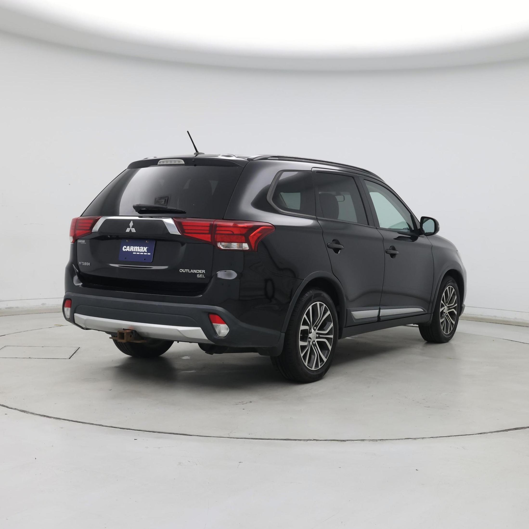 Thumbnail: 2016 Mitsubishi Outlander - 8