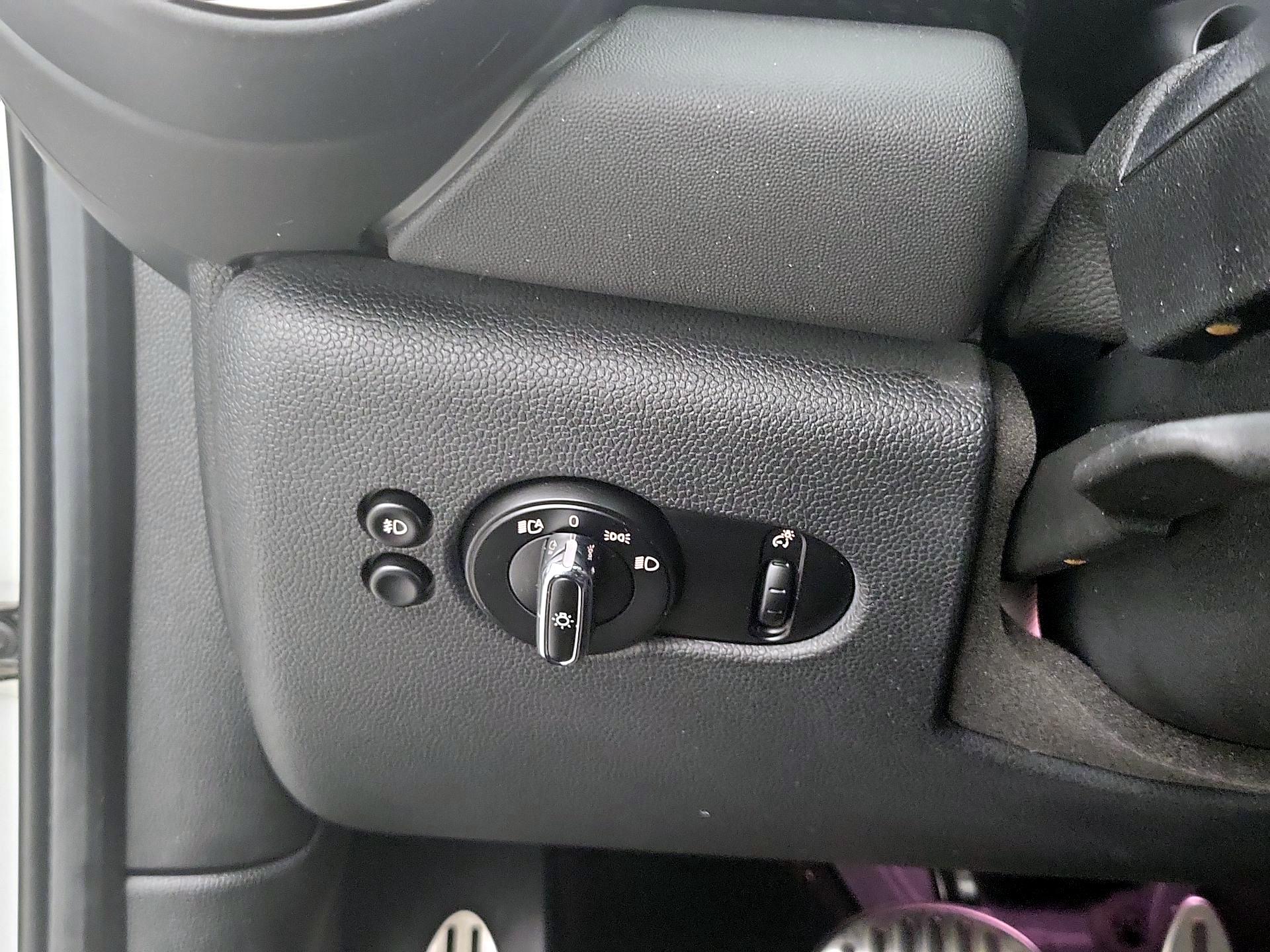 Thumbnail: 2015 MINI Cooper Hardtop - 13