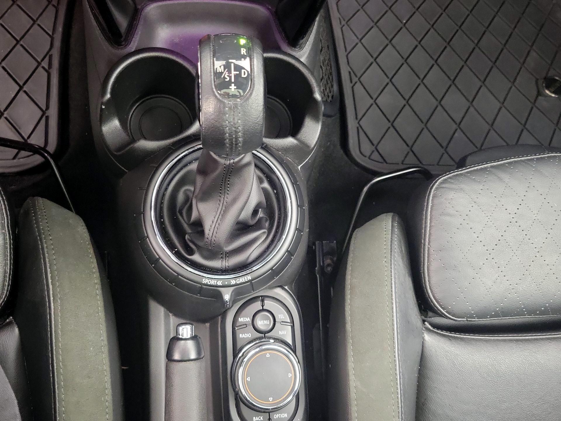 Thumbnail: 2015 MINI Cooper Hardtop - 17