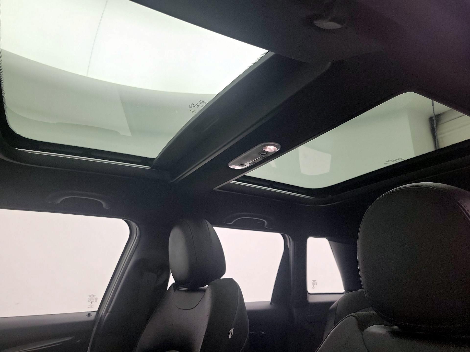 Thumbnail: 2015 MINI Cooper Hardtop - 19