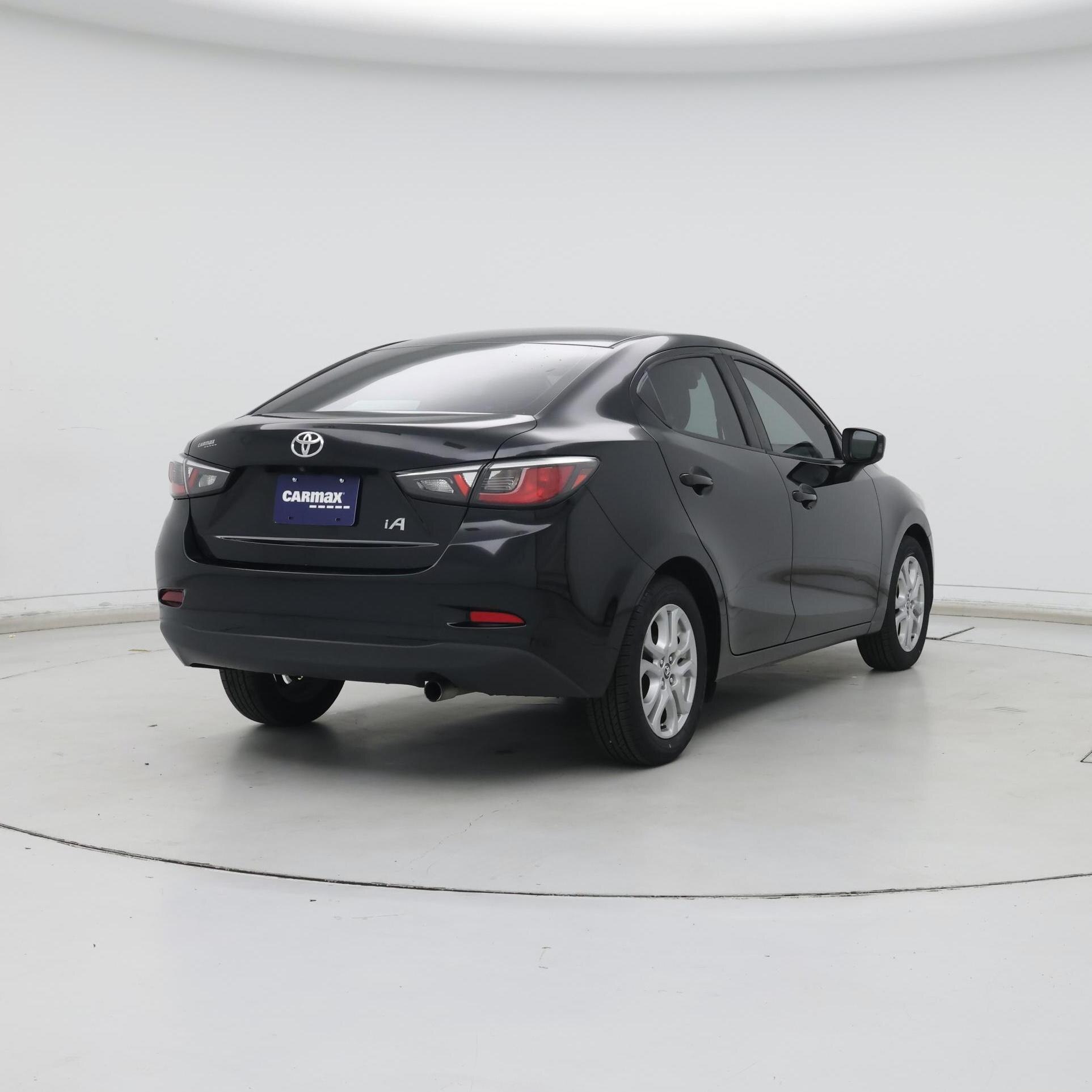 Thumbnail: 2017 Toyota Yaris iA - 8