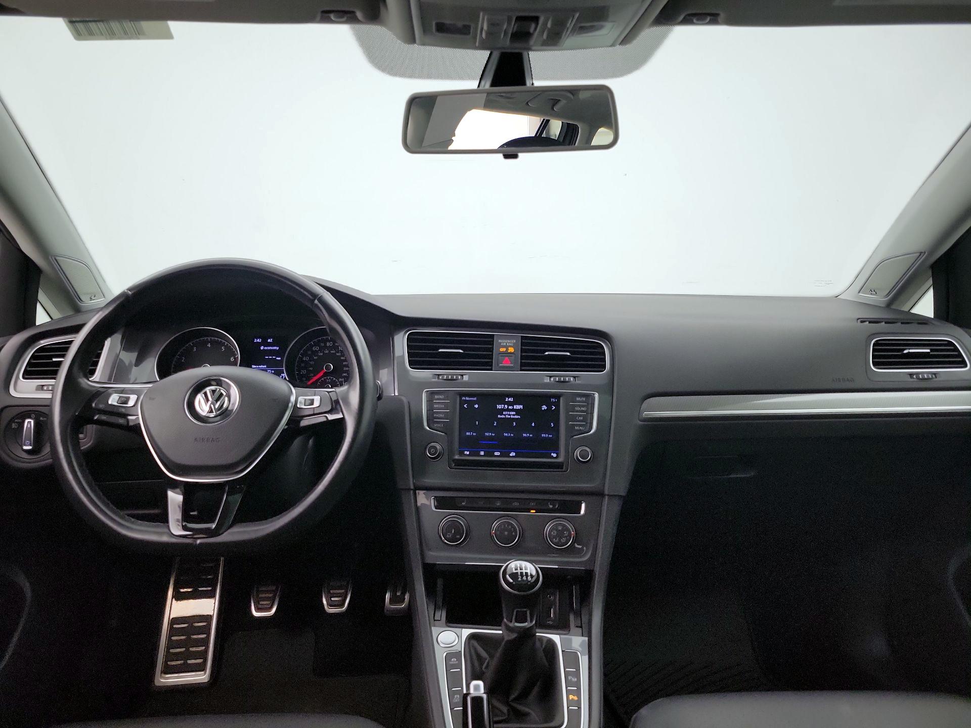 Thumbnail: 2017 Volkswagen Golf - 9