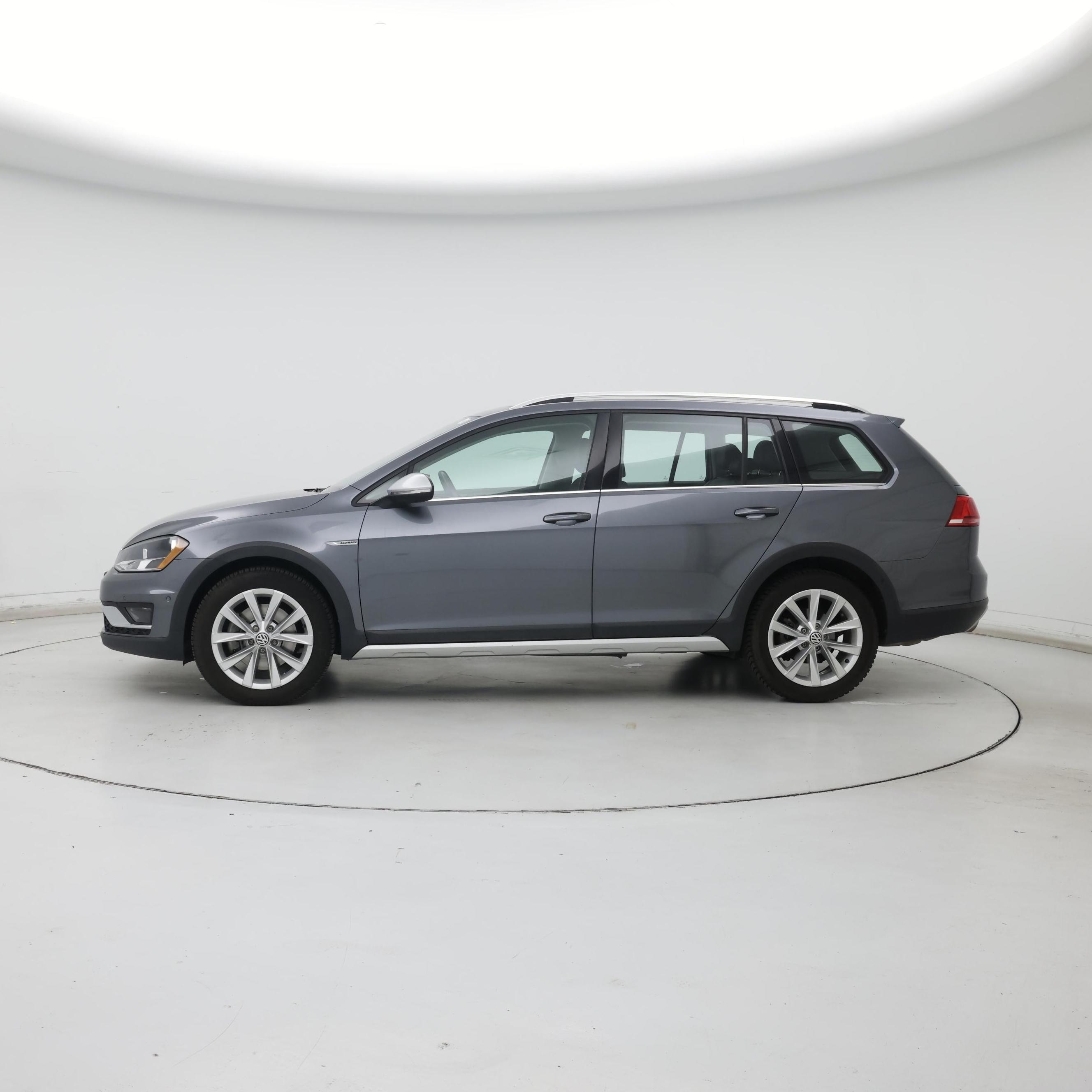 Thumbnail: 2017 Volkswagen Golf - 3