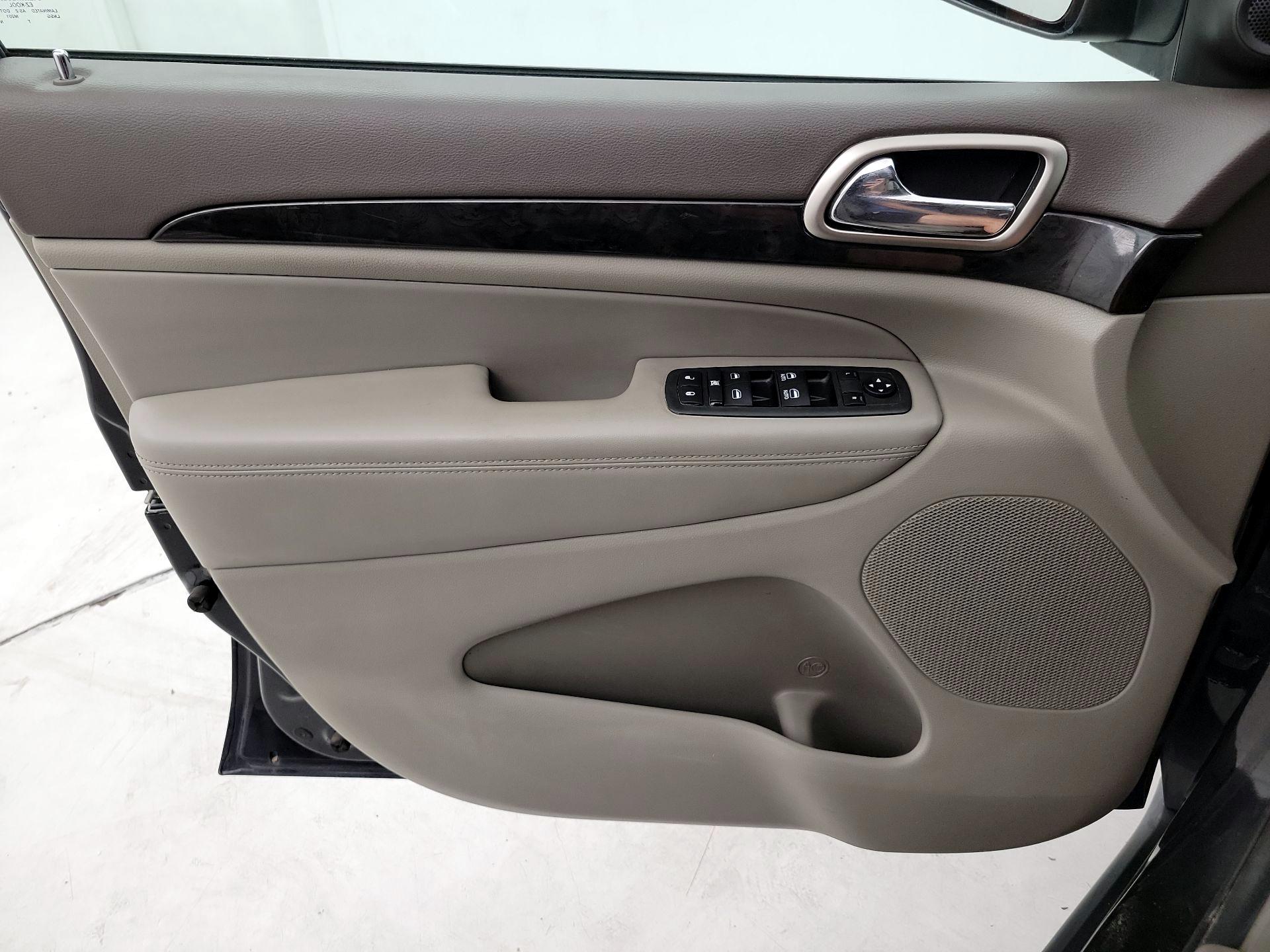 Thumbnail: 2013 Jeep Grand Cherokee - 12