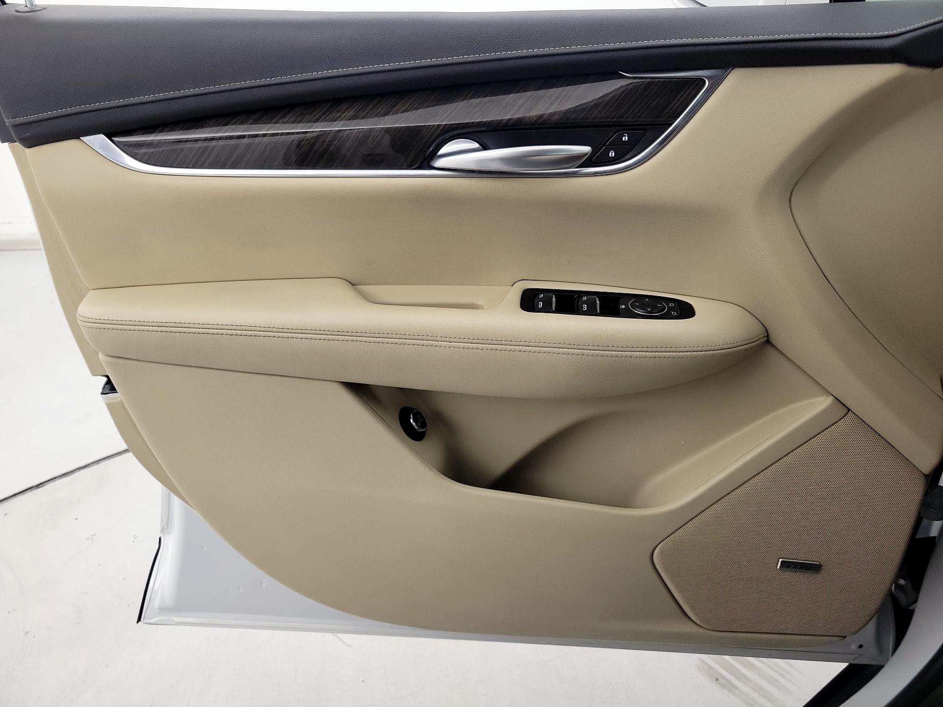 Thumbnail: 2019 Cadillac XT5 - 12