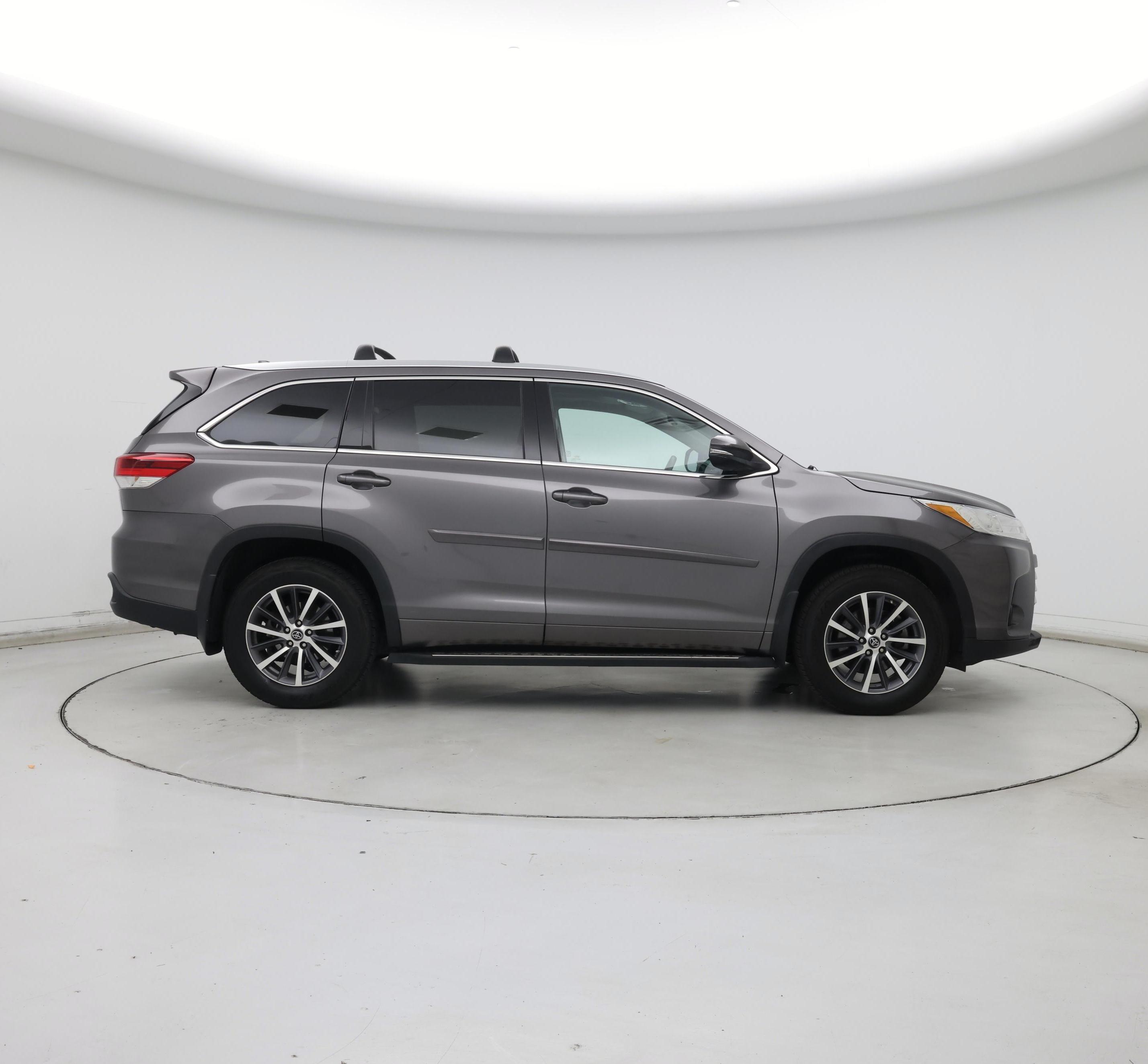 Thumbnail: 2017 Toyota Highlander - 7