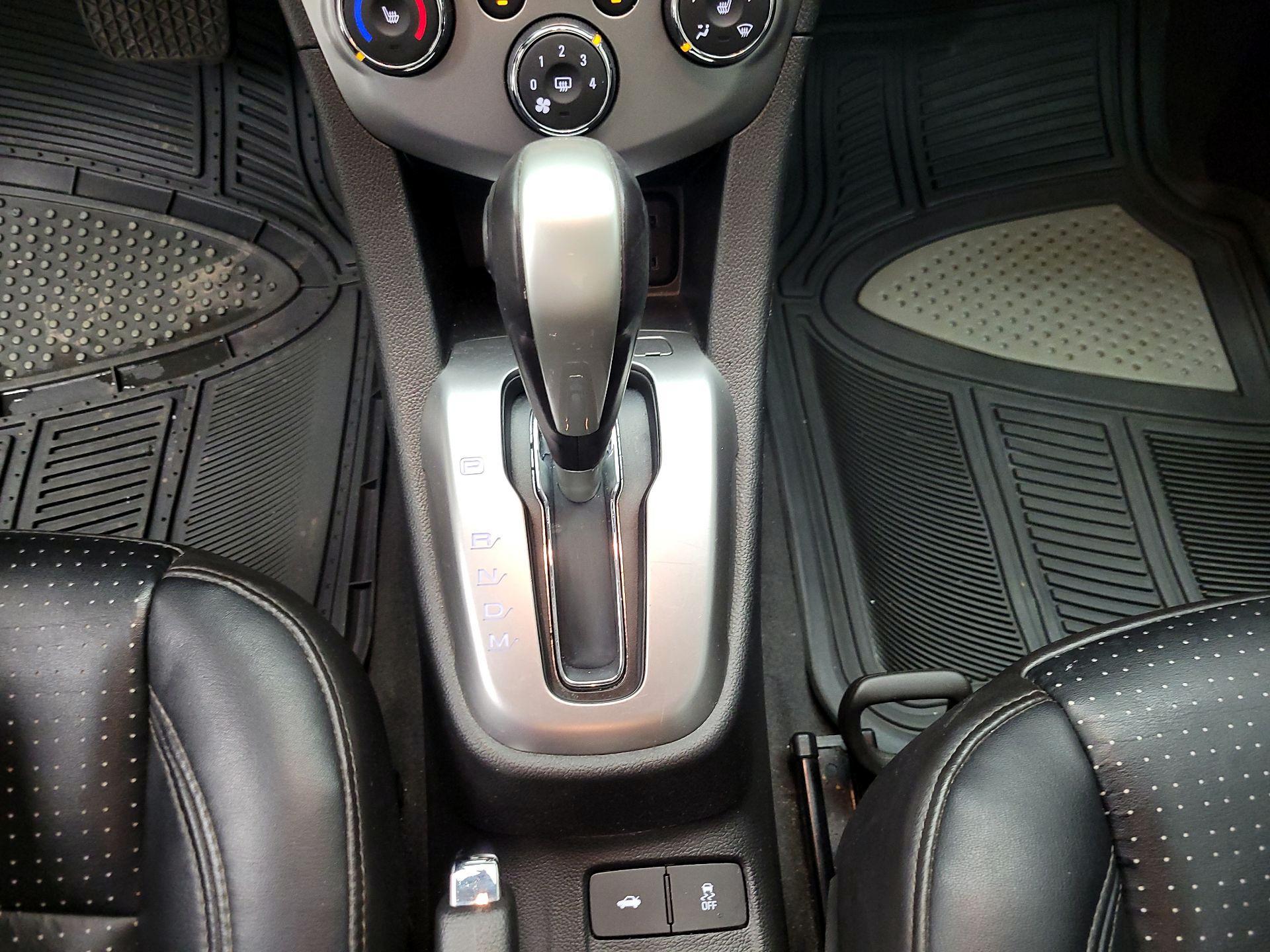 Thumbnail: 2017 Chevrolet Sonic - 17