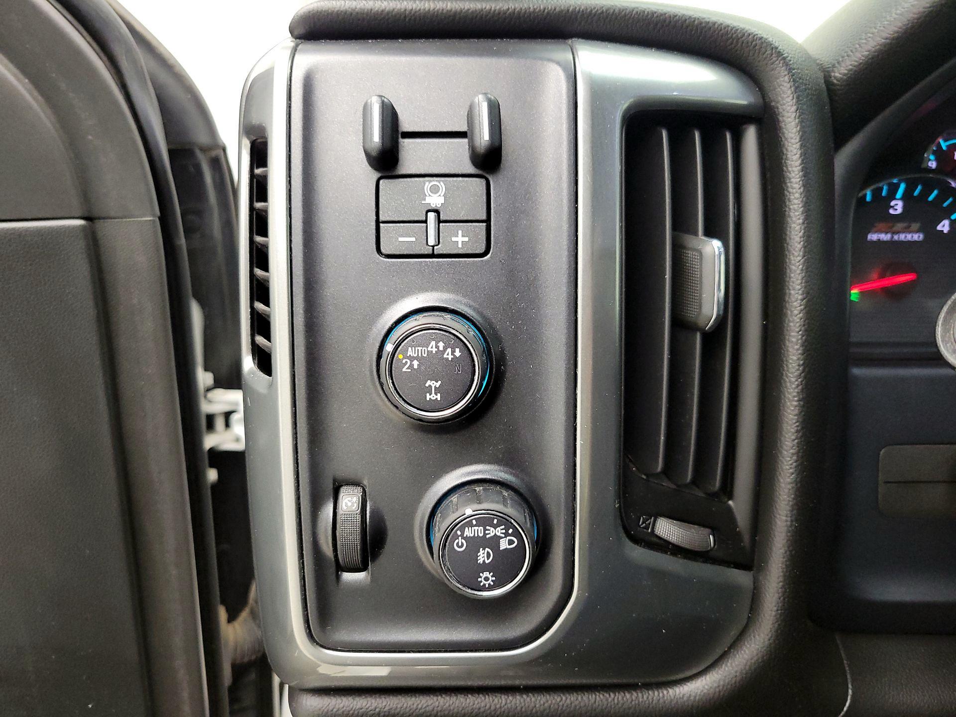 Thumbnail: 2017 Chevrolet Silverado 1500 - 13