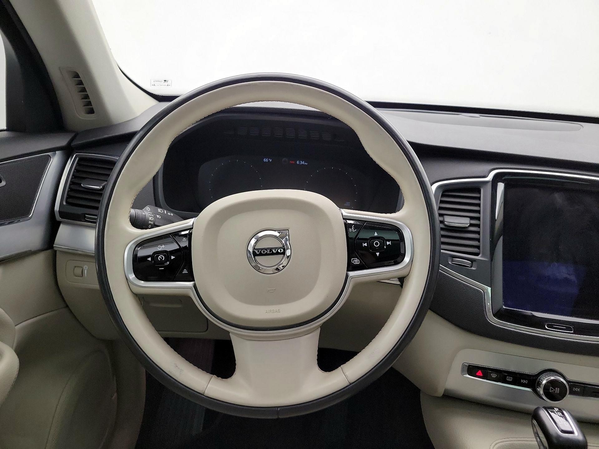 Thumbnail: 2017 Volvo XC90 - 10