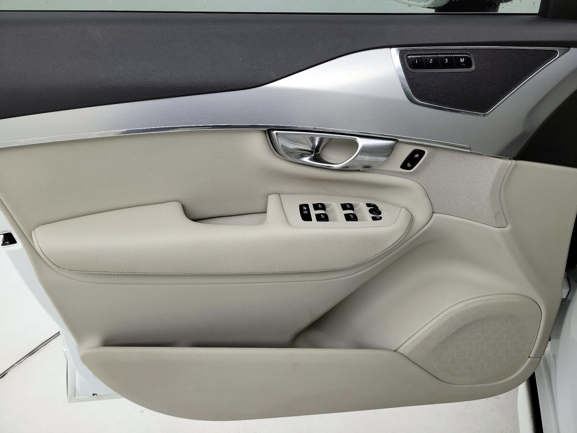 Thumbnail: 2017 Volvo XC90 - 12