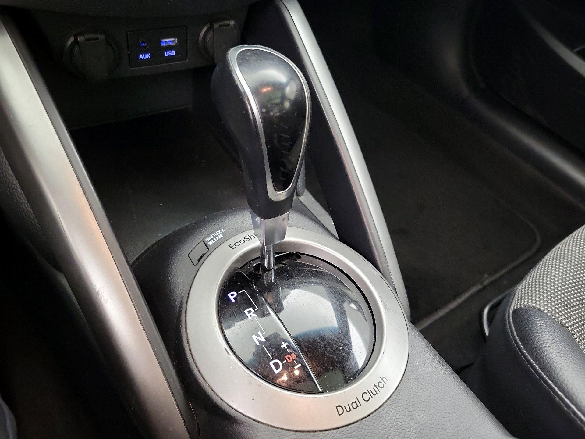 Thumbnail: 2016 Hyundai Veloster - 17