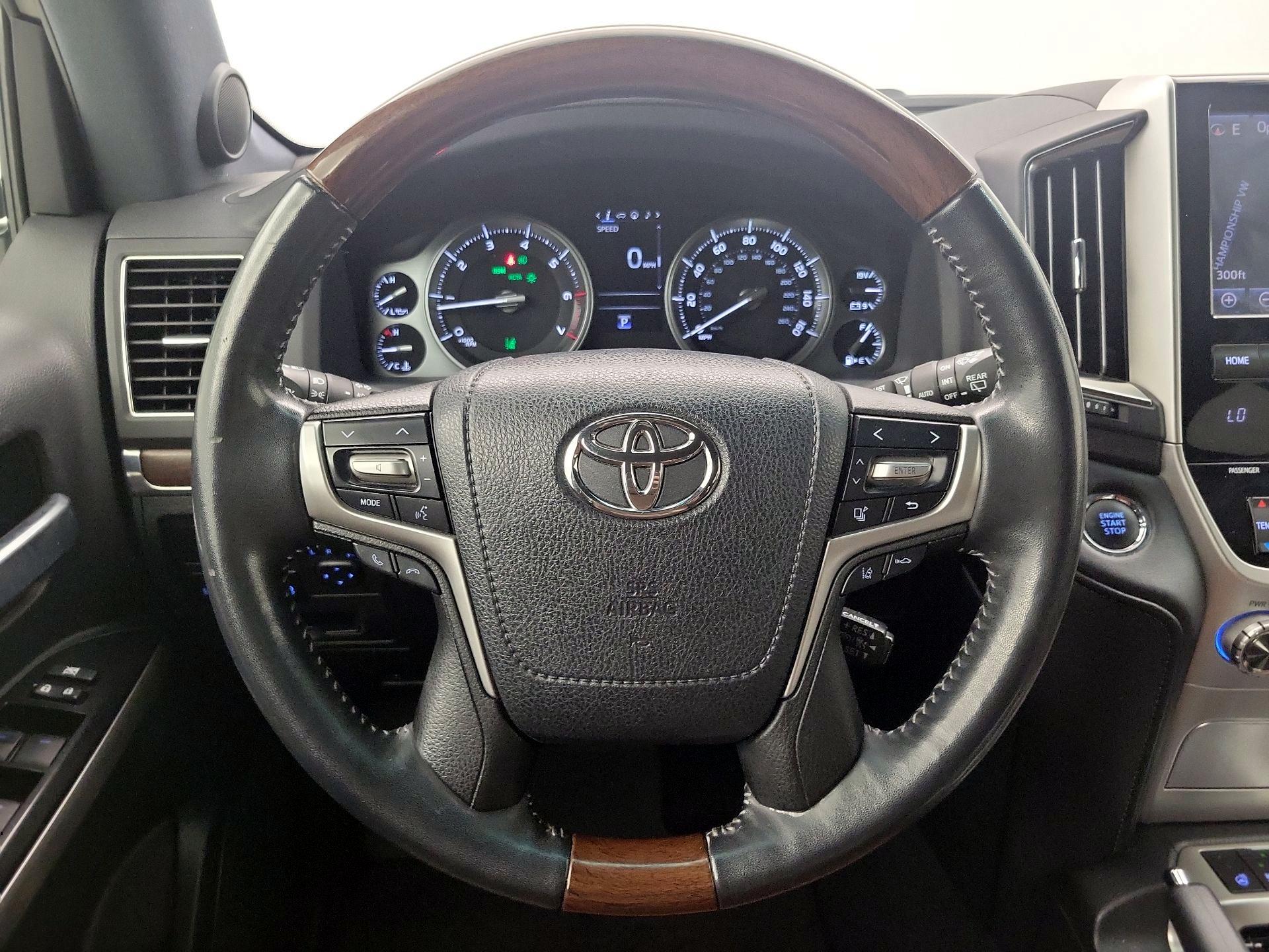 Thumbnail: 2016 Toyota Land Cruiser - 10